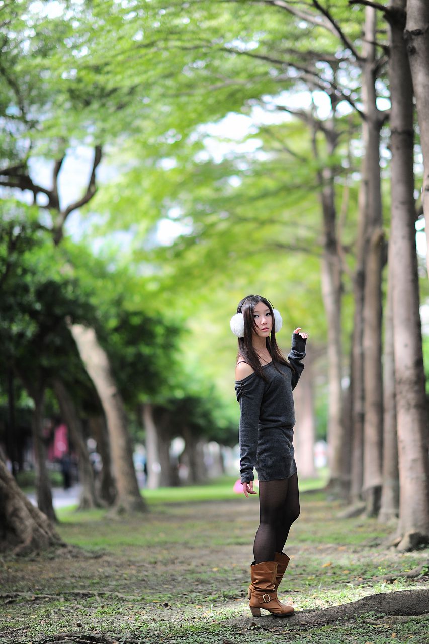 台湾黑丝芭比娃娃美女外拍