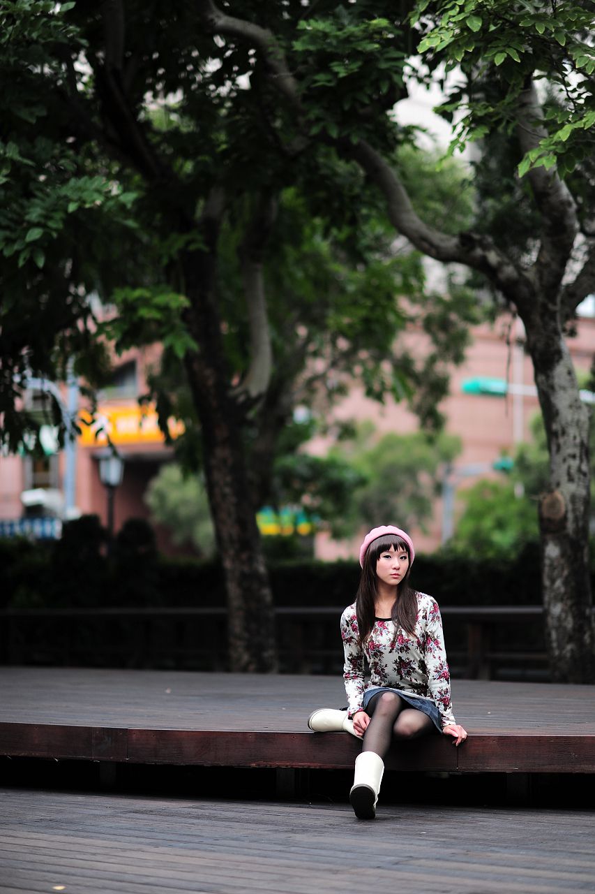 台湾黑丝芭比娃娃美女外拍