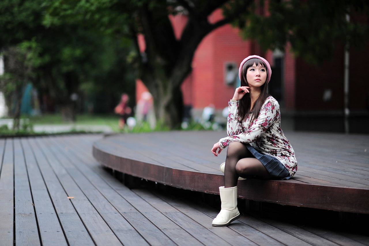 台湾黑丝芭比娃娃美女外拍