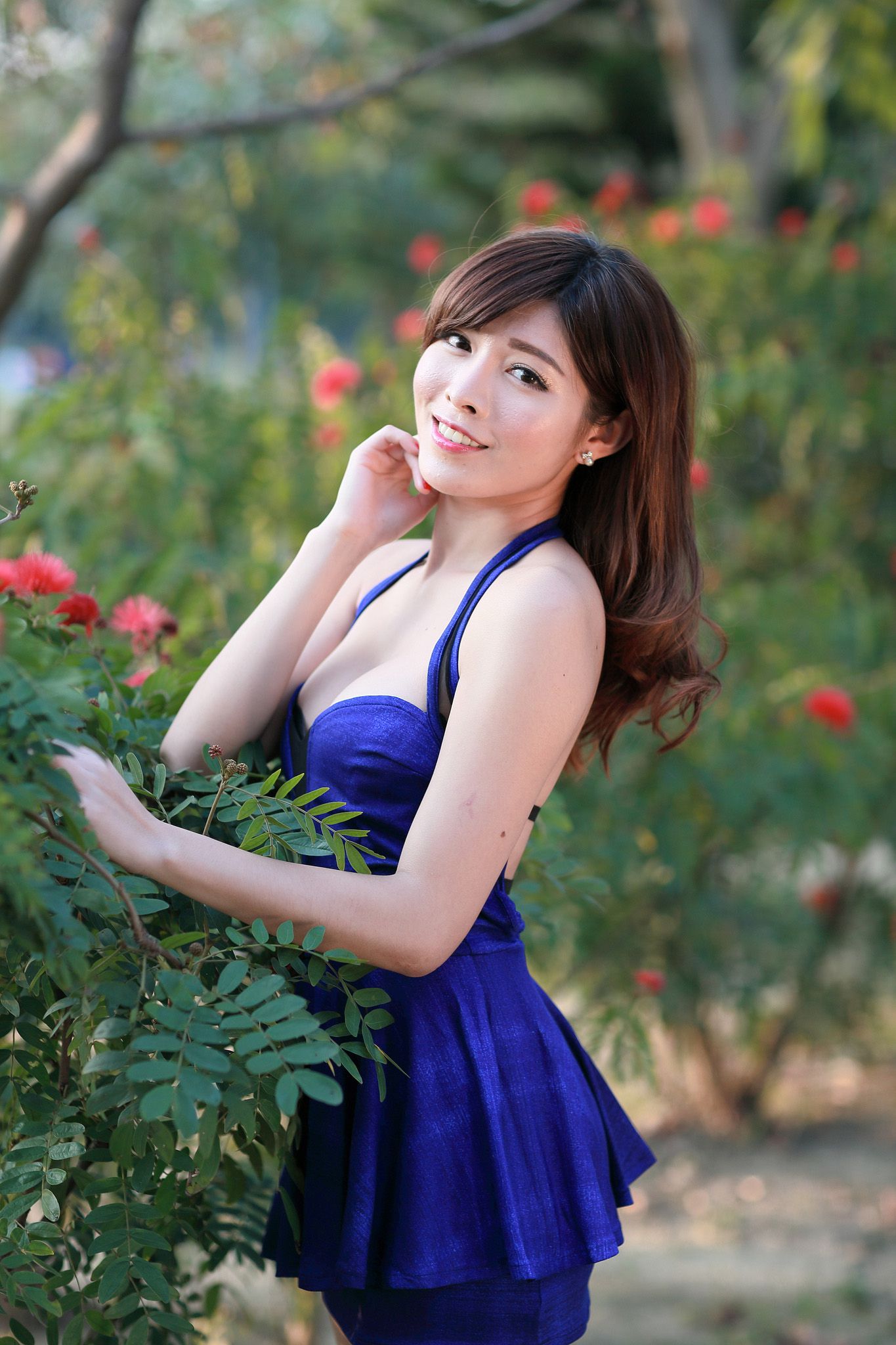 冰山美人廖坎蒂《初夏公园外拍》