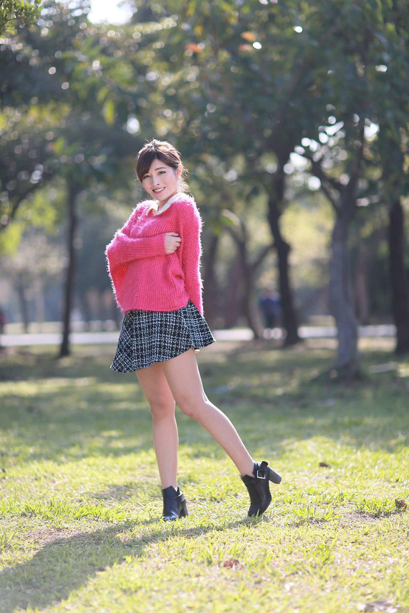 冰山美人廖坎蒂《初夏公园外拍》