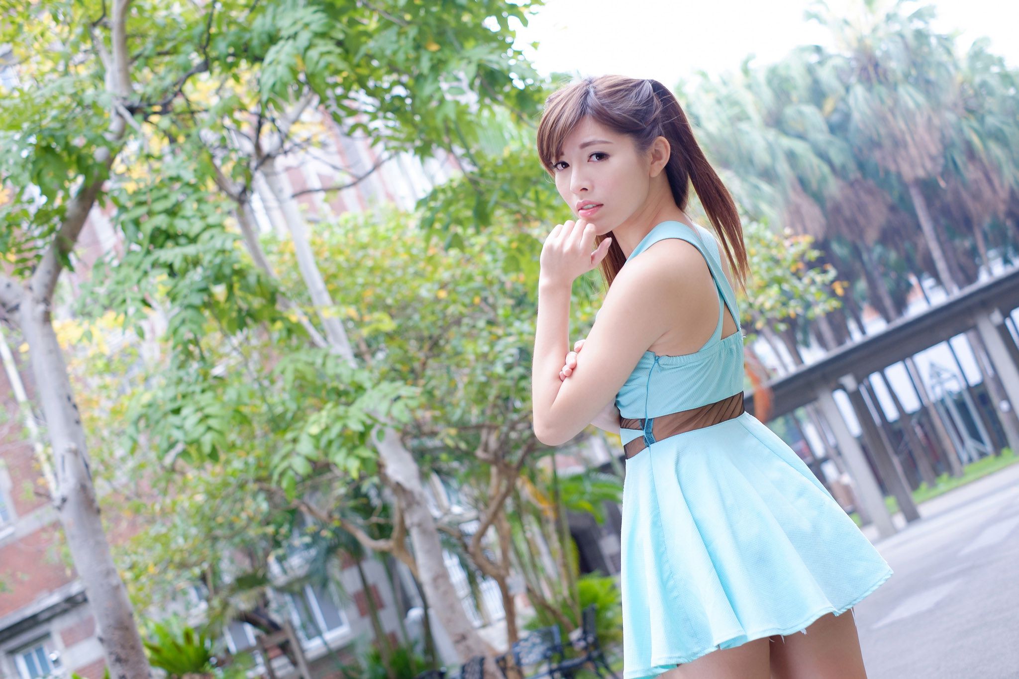 冰山美人廖坎蒂《初夏公园外拍》