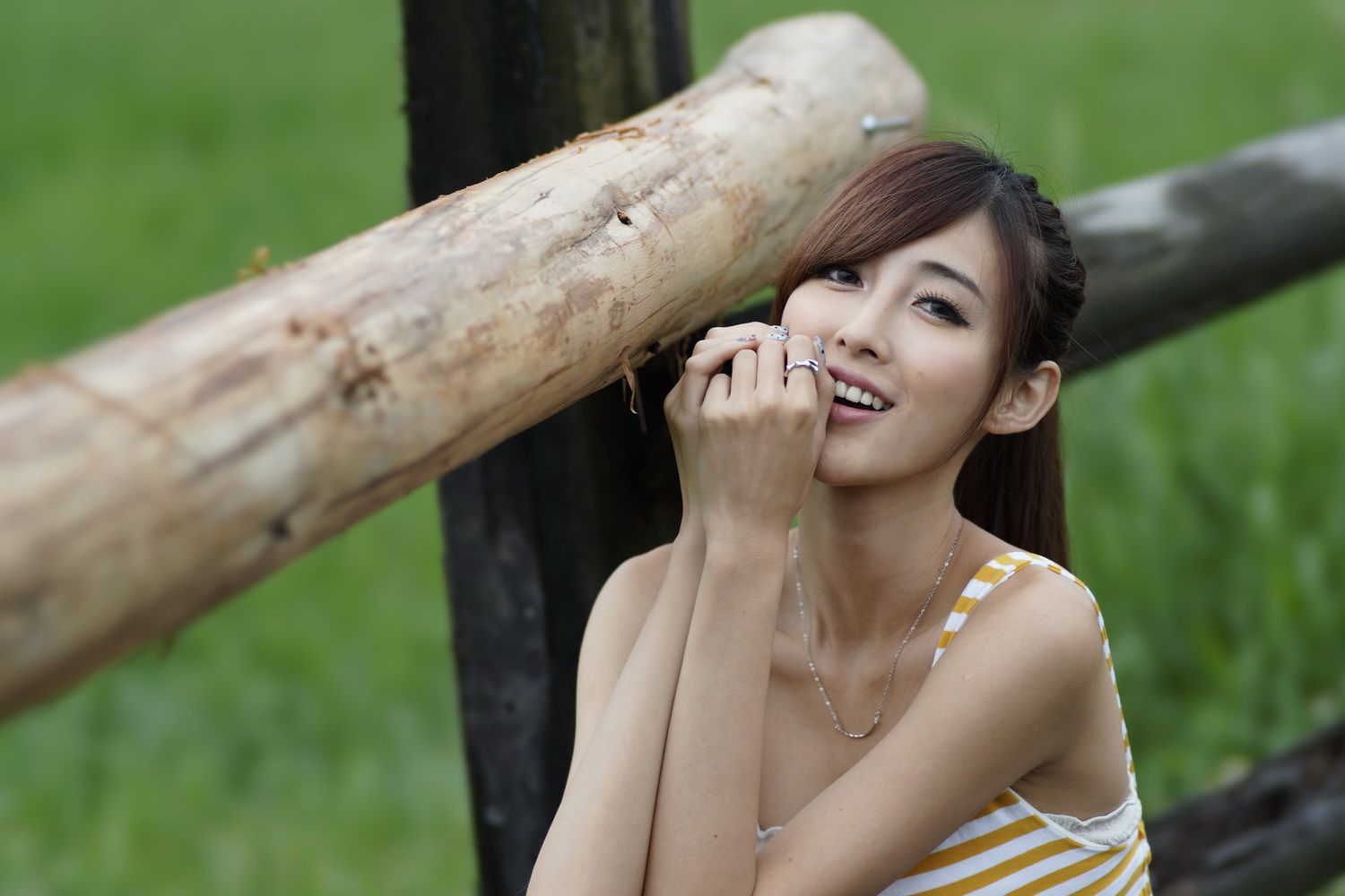 Kila晶晶/金允乔《校园美拍系列图片》写真合集