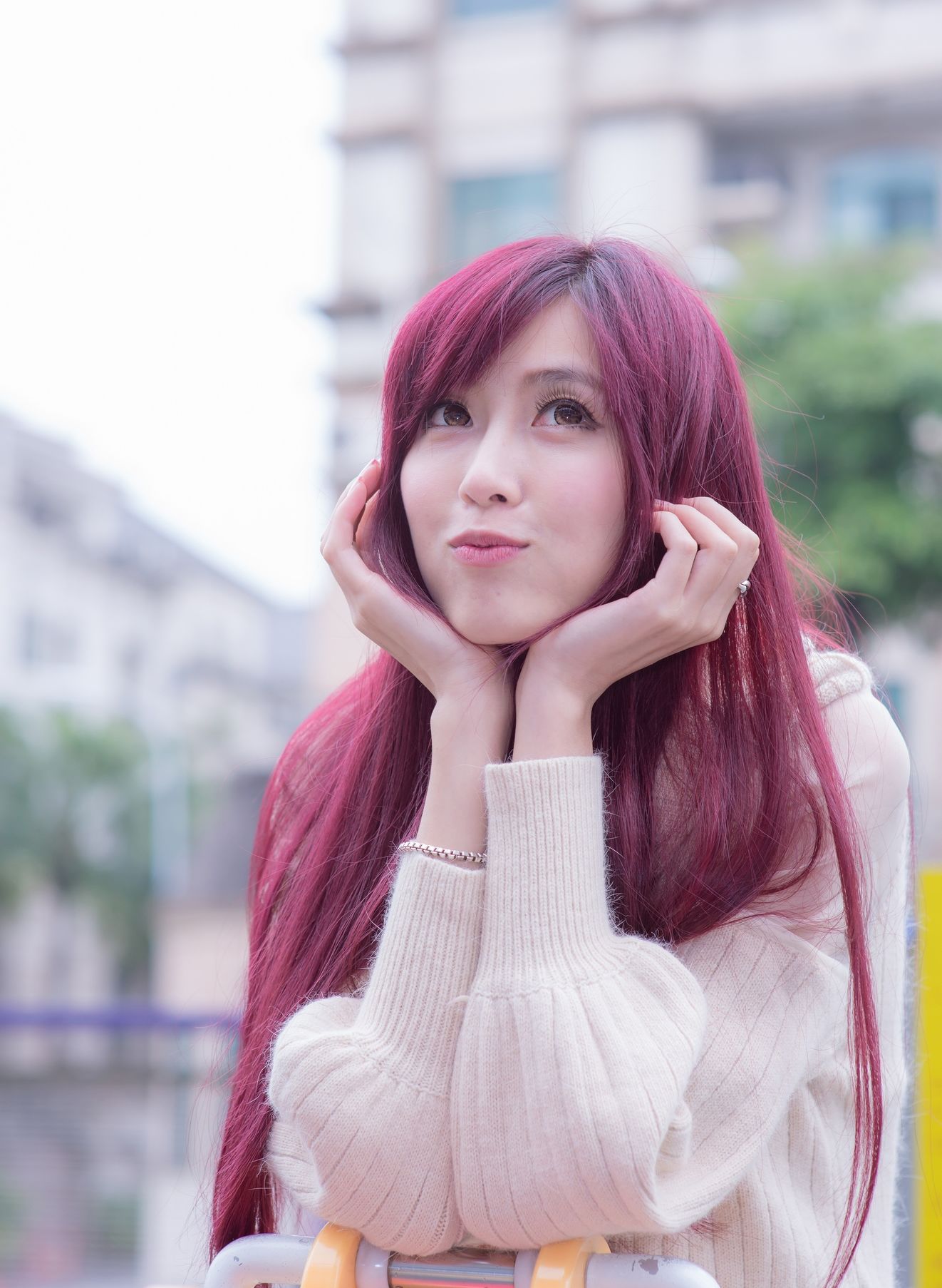 Kila晶晶/廖挺伶《针织衫套裙街拍》