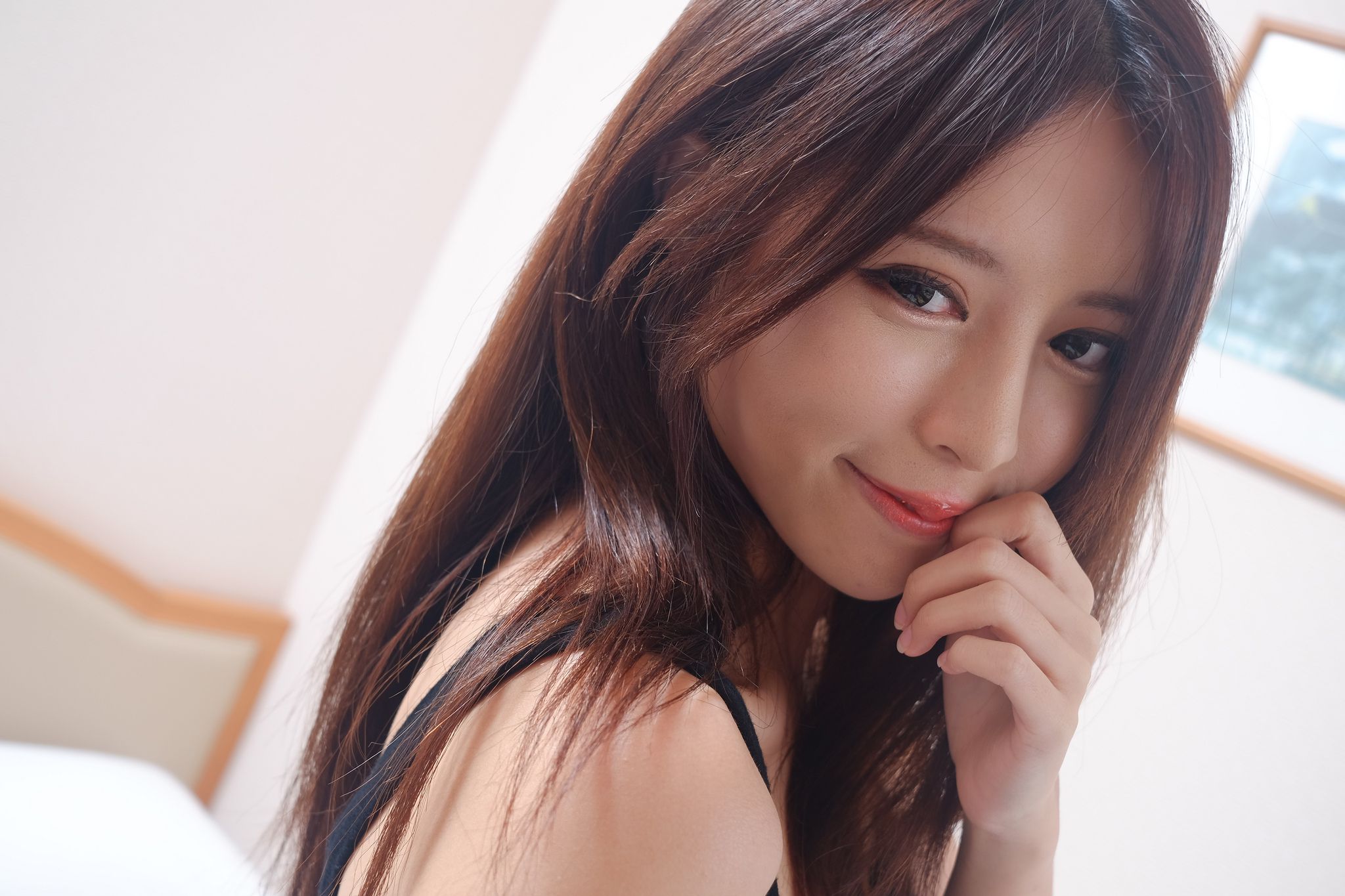 网红嫩模张齐郡JULIE《甜美吊带女神》
