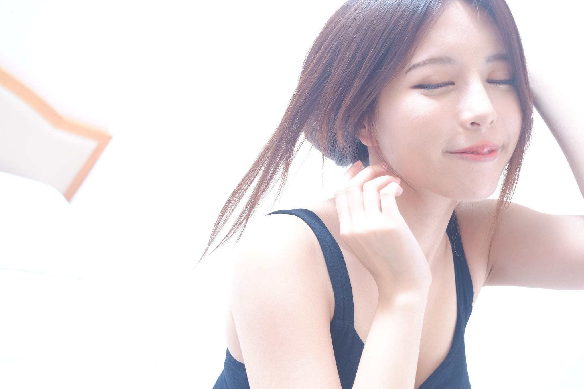 网红嫩模张齐郡JULIE《甜美吊带女神》