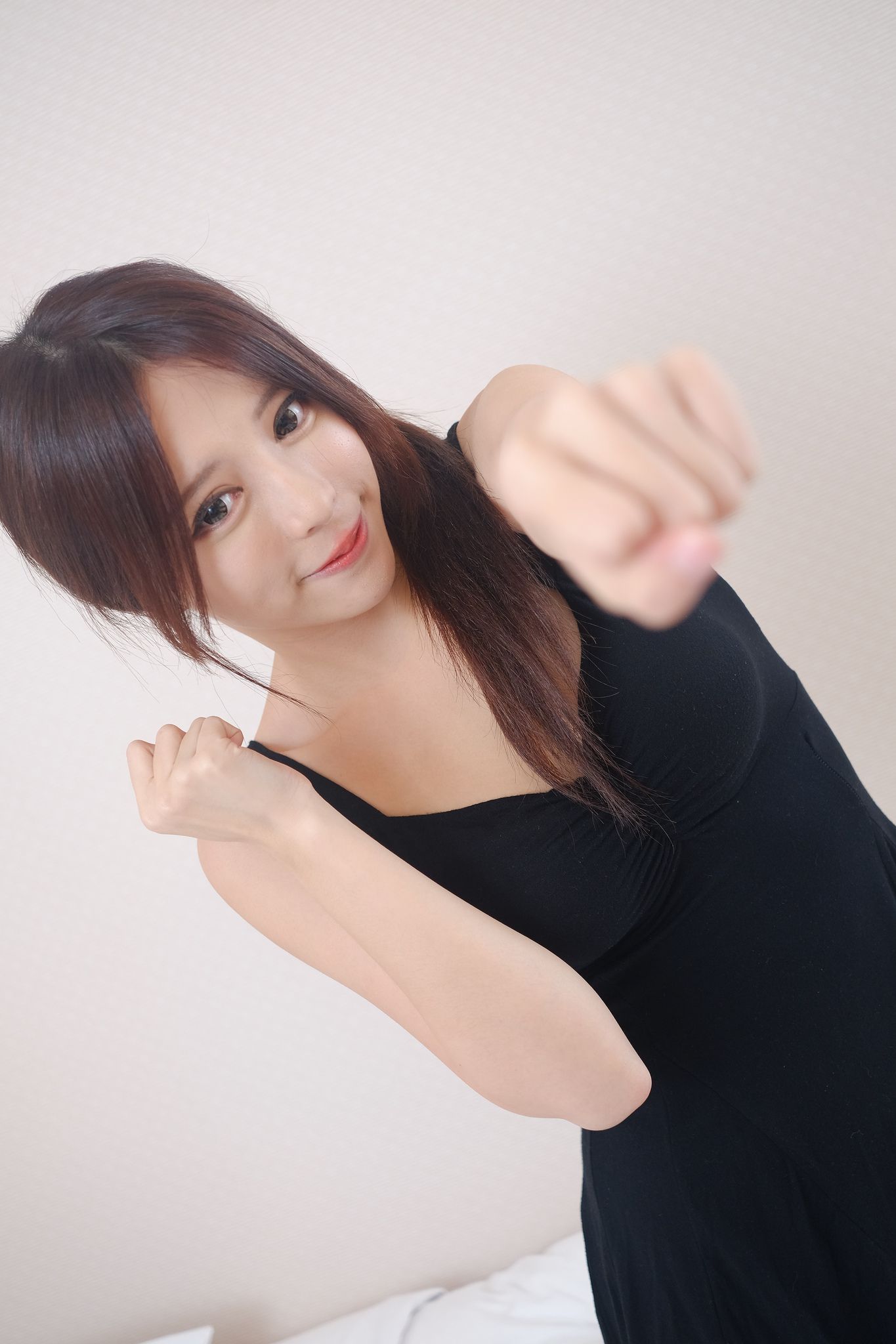 网红嫩模张齐郡JULIE《甜美吊带女神》