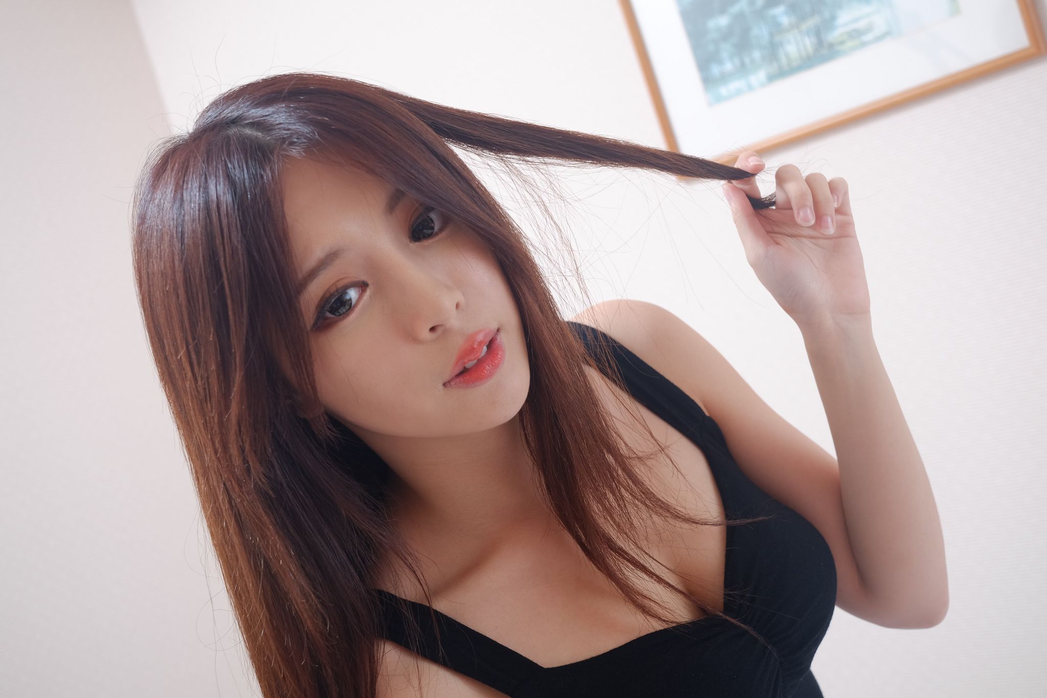 网红嫩模张齐郡JULIE《甜美吊带女神》
