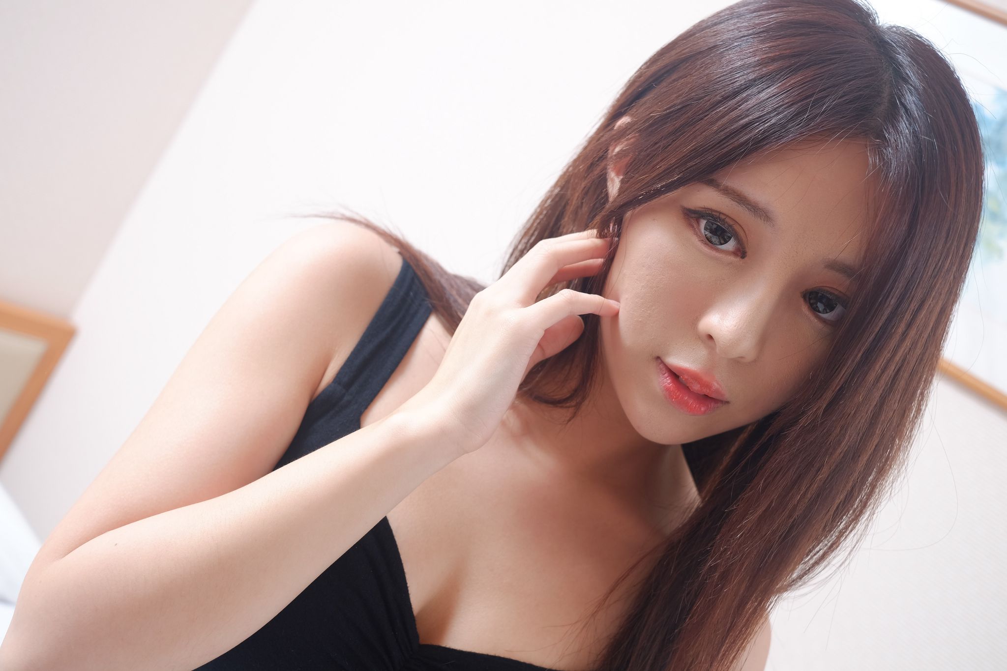 网红嫩模张齐郡JULIE《甜美吊带女神》