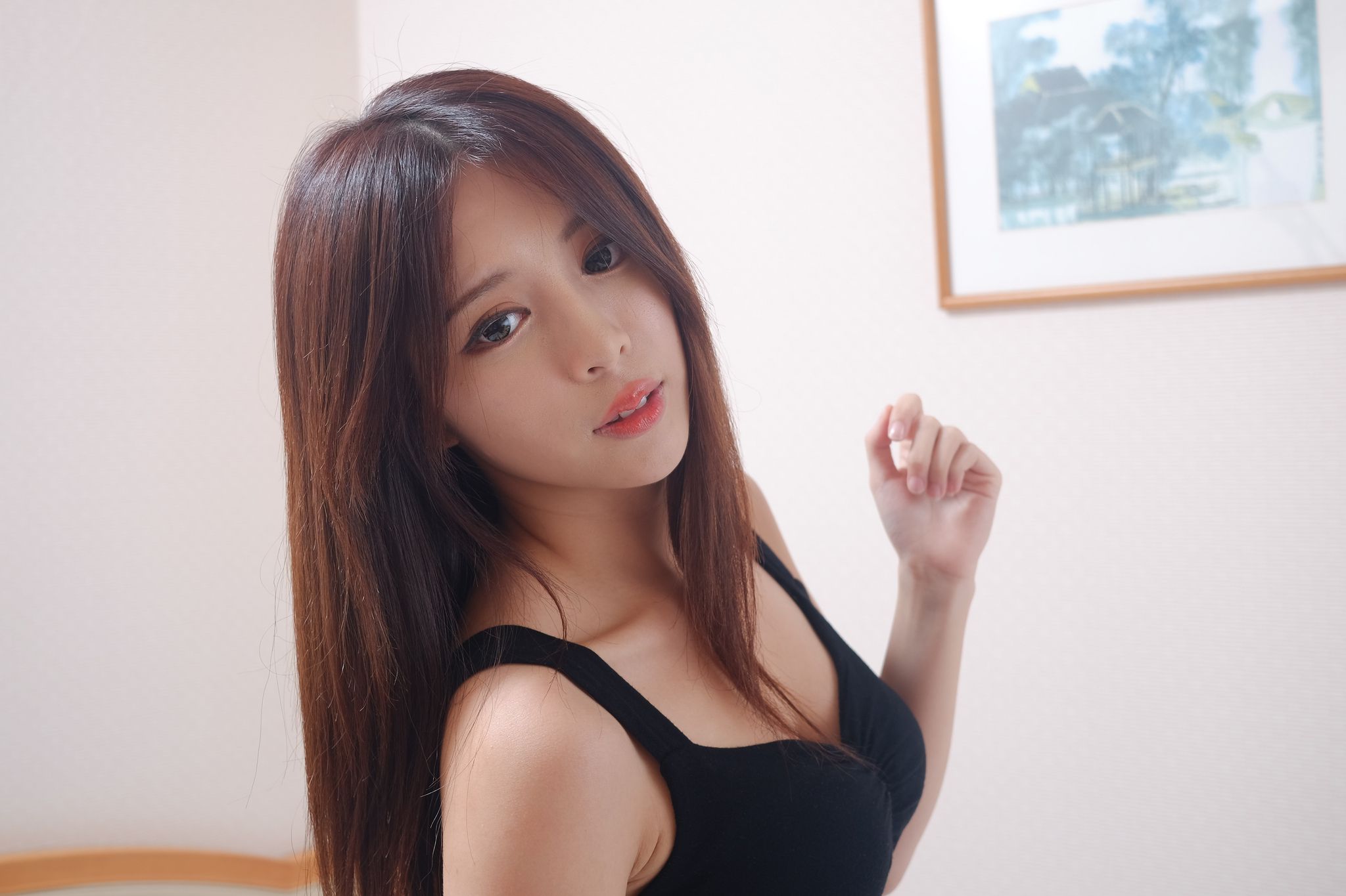网红嫩模张齐郡JULIE《甜美吊带女神》