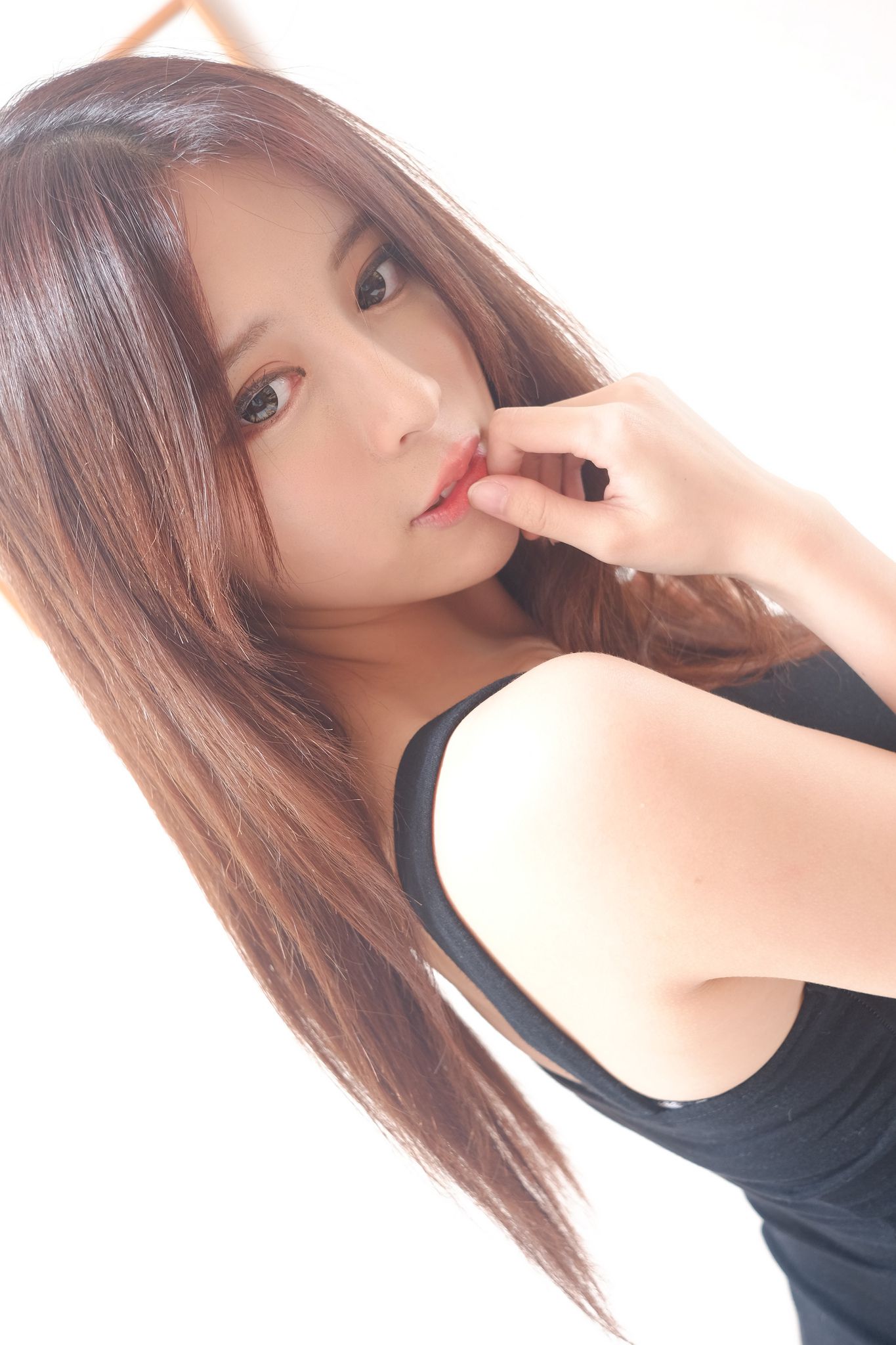 网红嫩模张齐郡JULIE《甜美吊带女神》