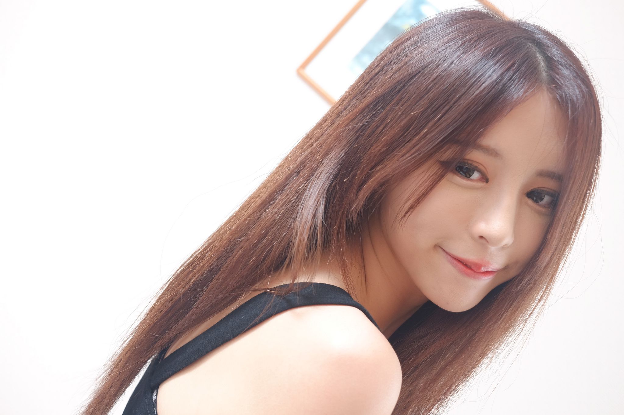 网红嫩模张齐郡JULIE《甜美吊带女神》