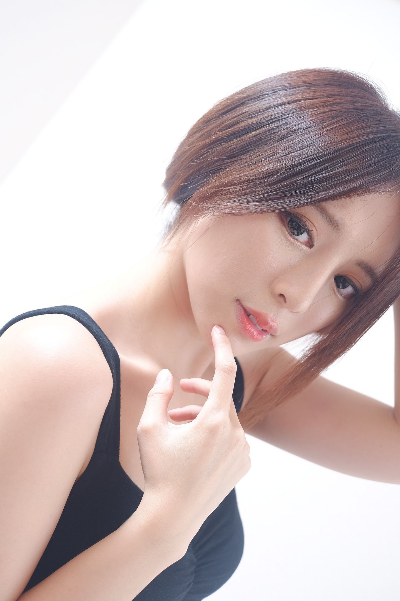 网红嫩模张齐郡JULIE《甜美吊带女神》