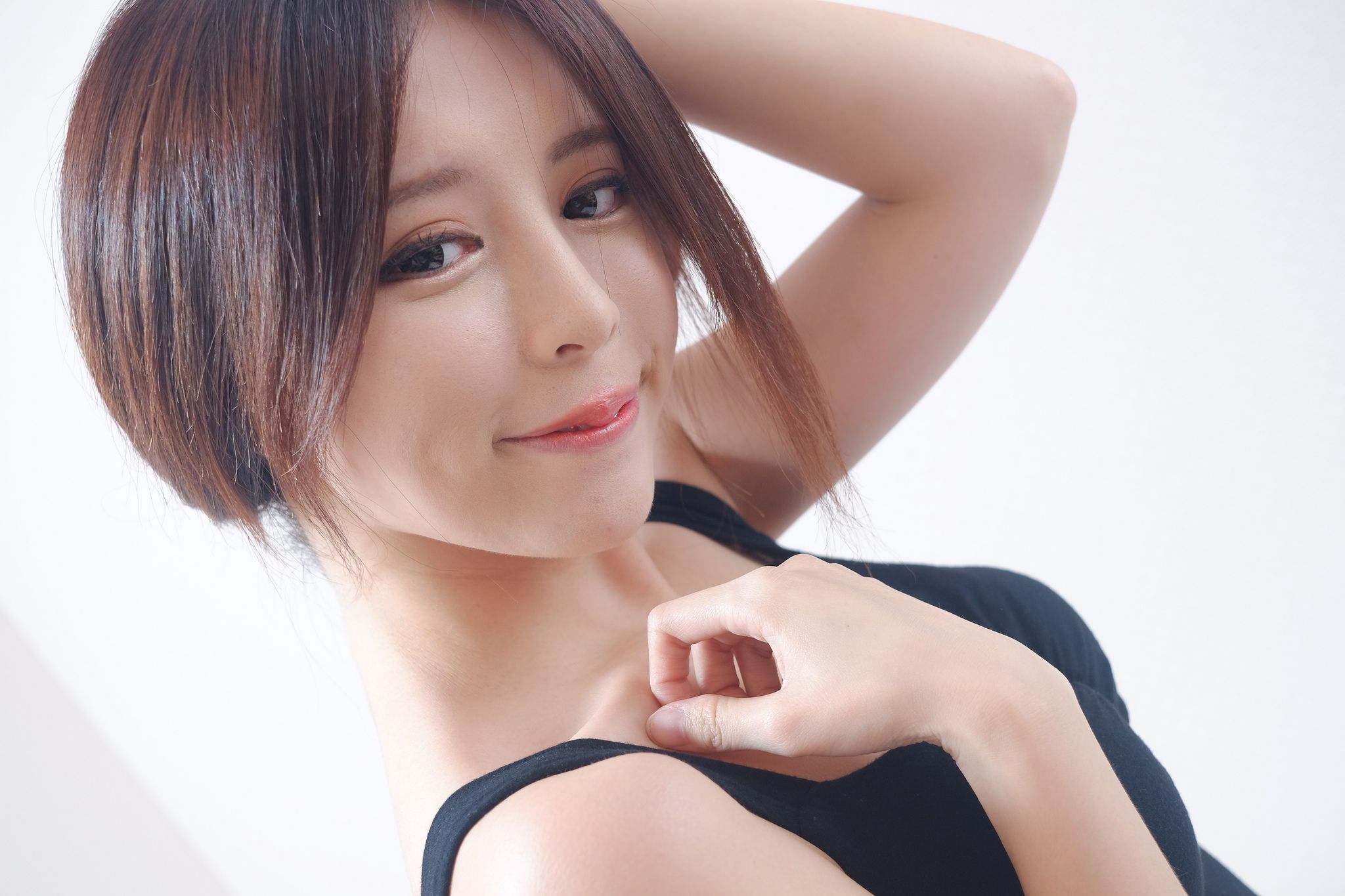 网红嫩模张齐郡JULIE《甜美吊带女神》