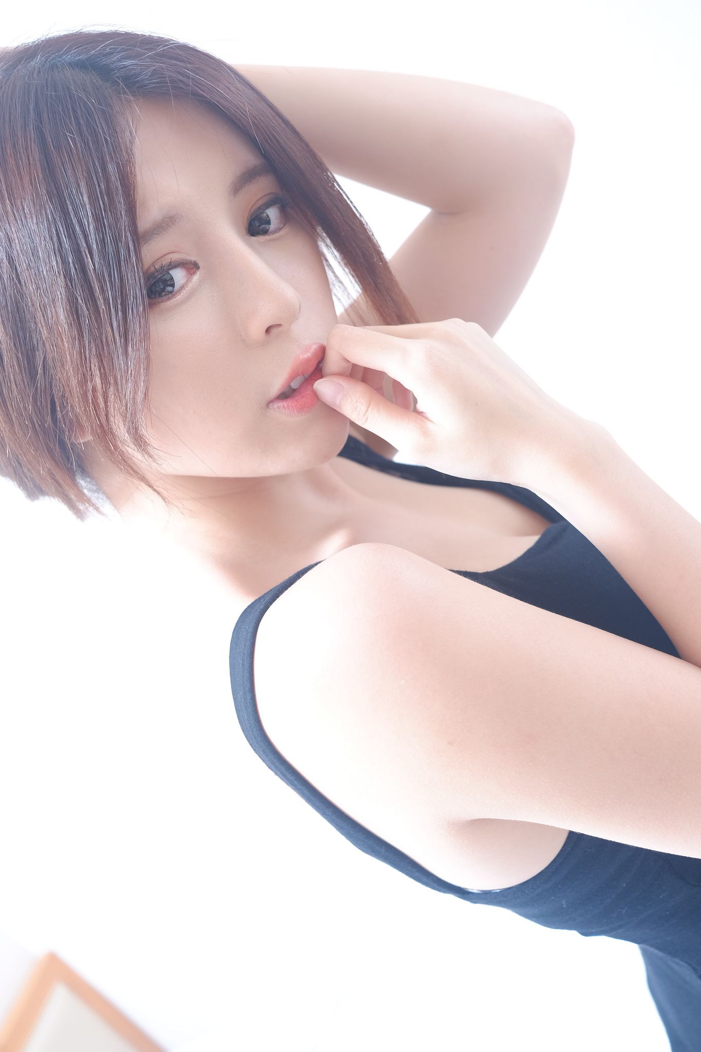 网红嫩模张齐郡JULIE《甜美吊带女神》
