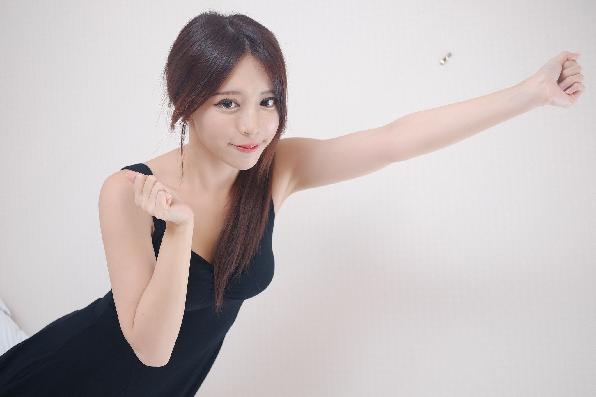网红嫩模张齐郡JULIE《甜美吊带女神》