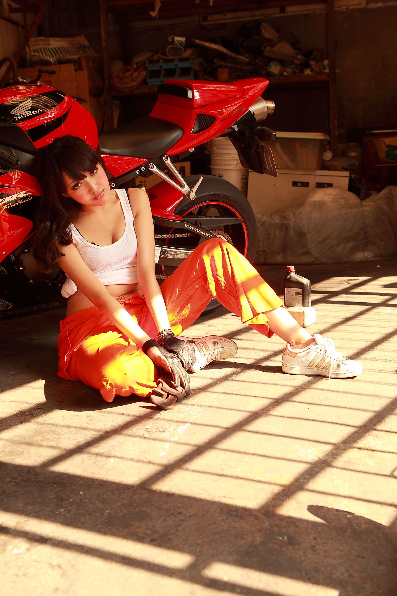 台湾黑丝教主Jill/陈玮廷《街拍图片大合集》写真合集