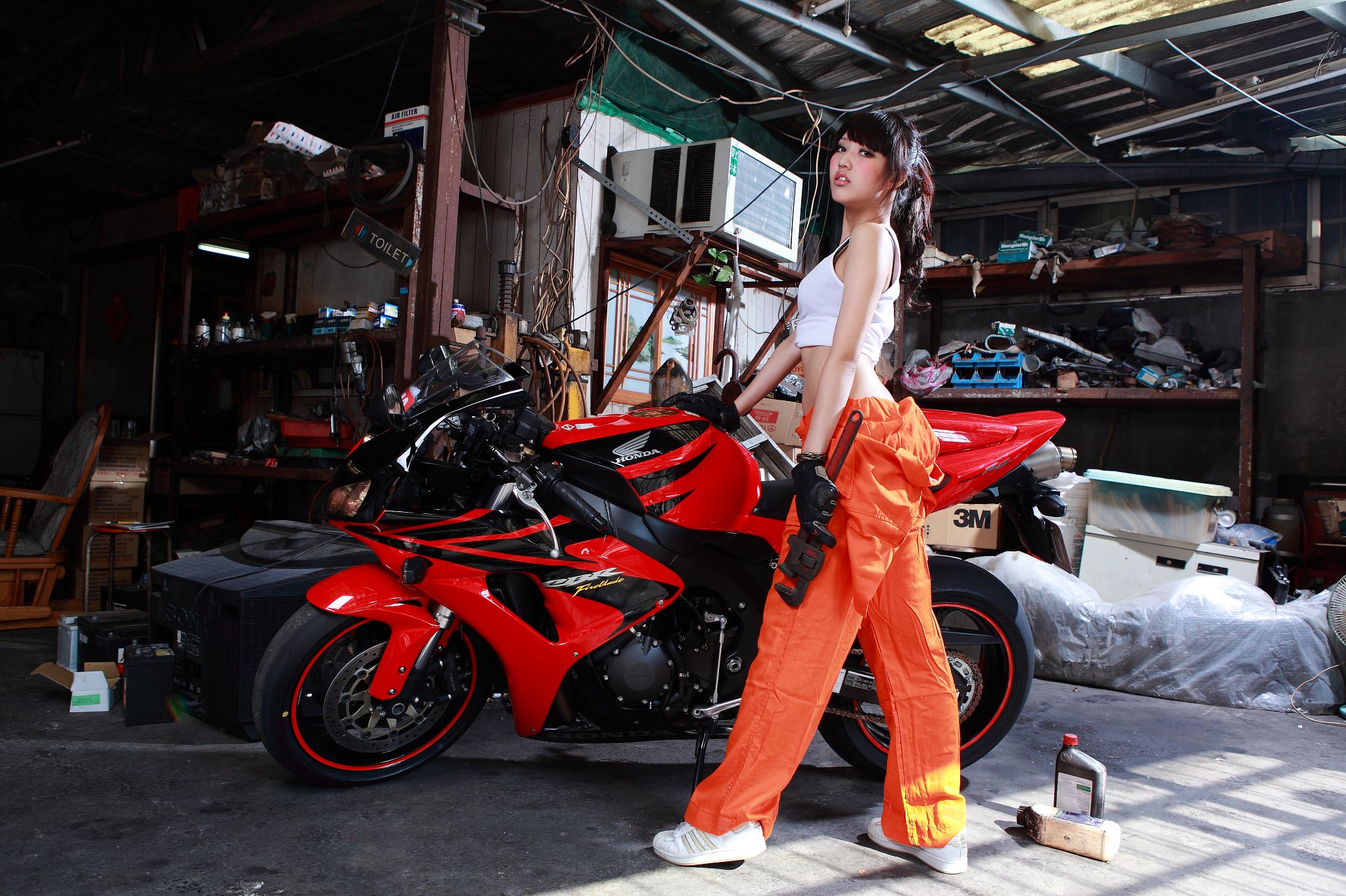台湾黑丝教主Jill/陈玮廷《街拍图片大合集》写真合集