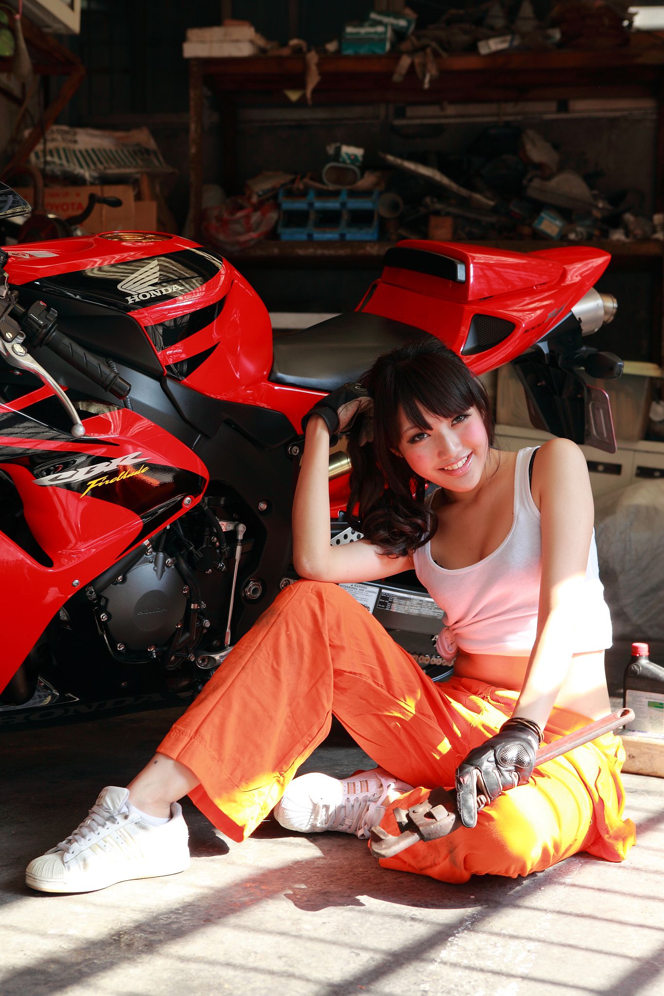 台湾黑丝教主Jill/陈玮廷《街拍图片大合集》写真合集