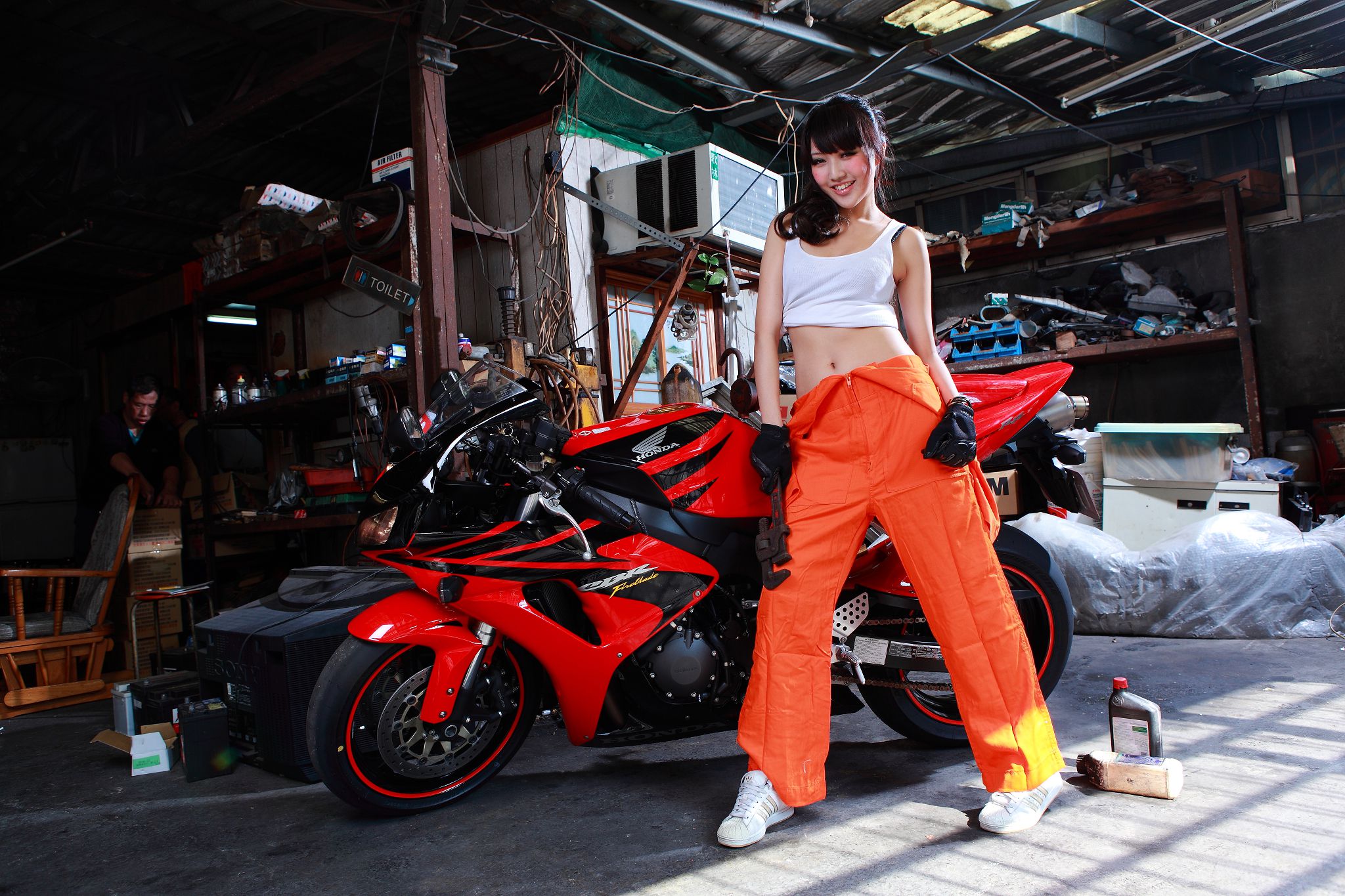 台湾黑丝教主Jill/陈玮廷《街拍图片大合集》写真合集