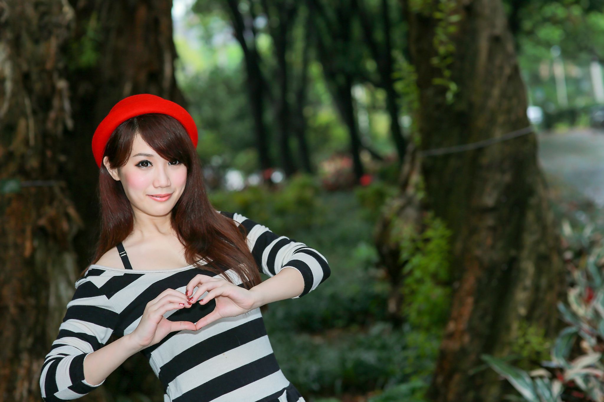 台湾正妹小容《甜美街拍图片》写真合集