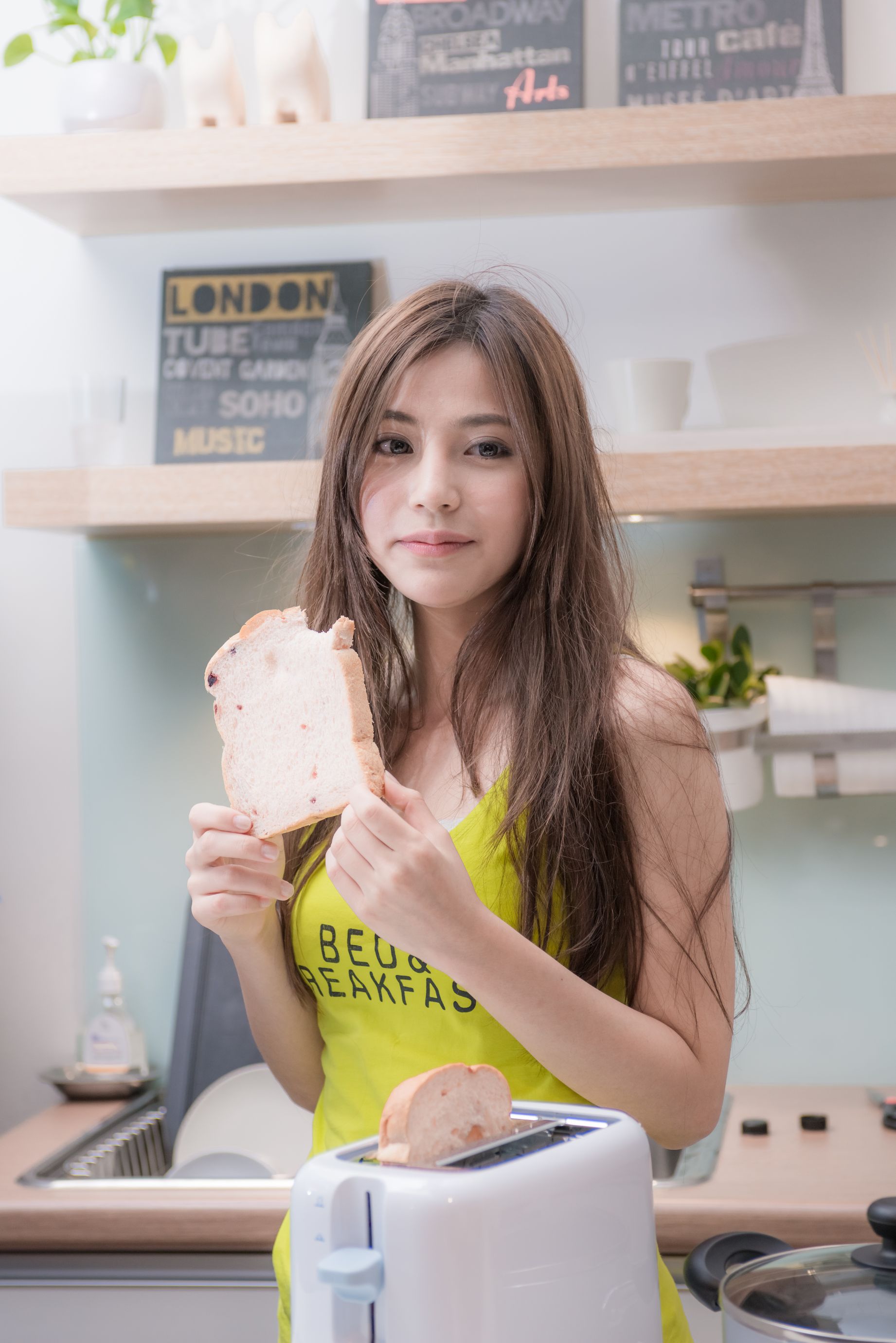 辜莞允、邱慧雯《极品台湾姐妹花》居家