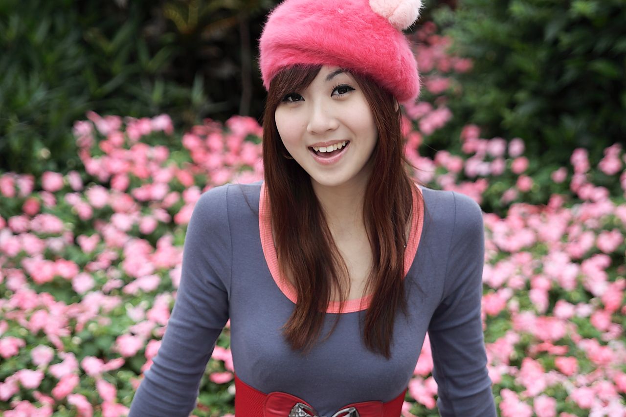台湾清纯美女Angel《黑丝街拍图片》写真合集