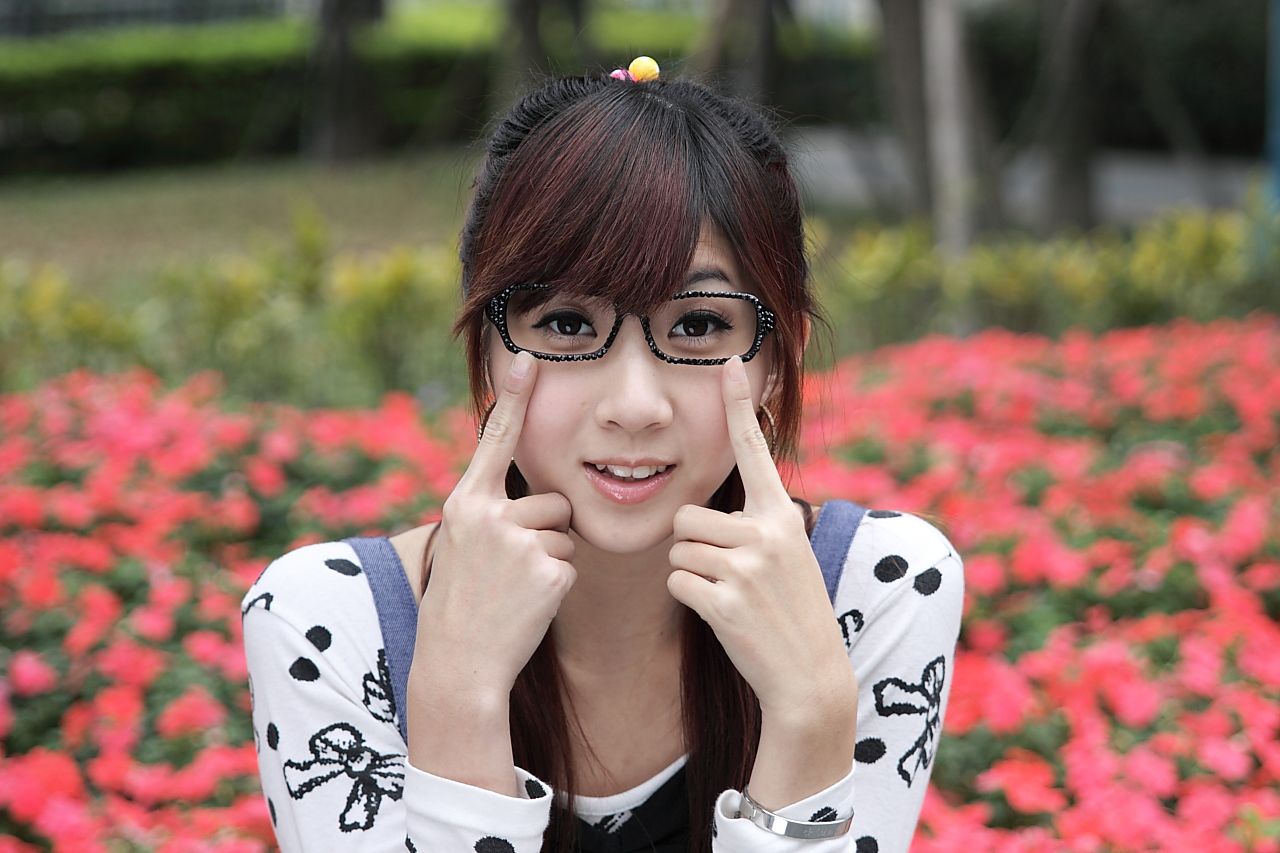 台湾清纯美女Angel《黑丝街拍图片》写真合集