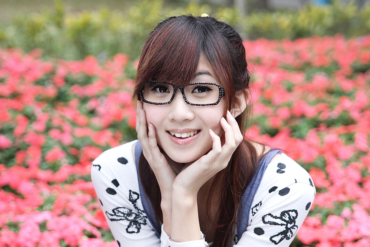 台湾清纯美女Angel《黑丝街拍图片》写真合集