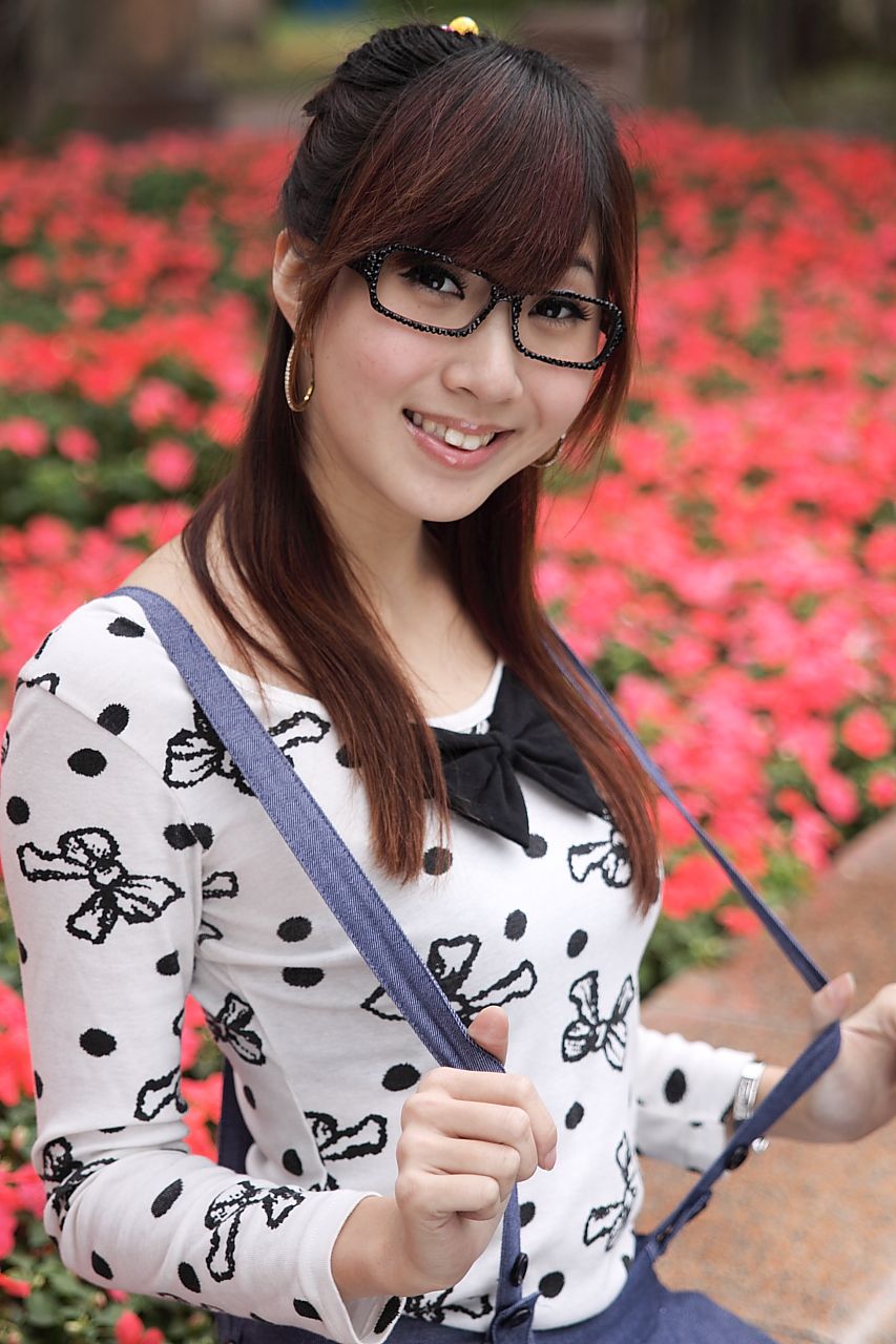 台湾清纯美女Angel《黑丝街拍图片》写真合集