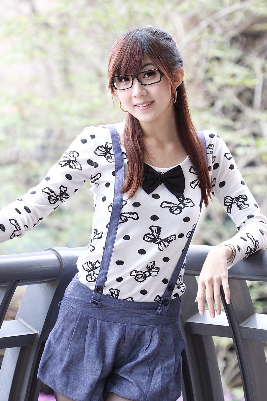 台湾清纯美女Angel《黑丝街拍图片》写真合集