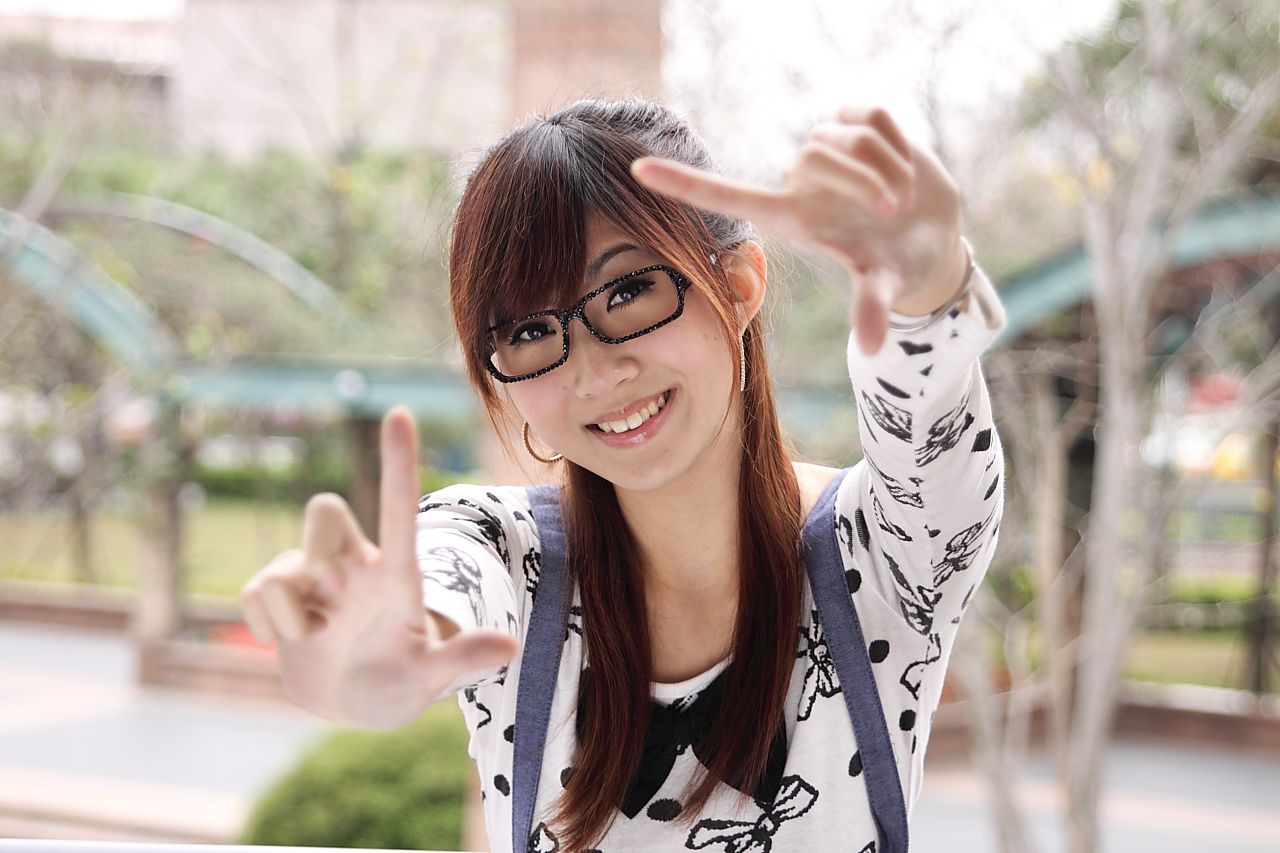 台湾清纯美女Angel《黑丝街拍图片》写真合集