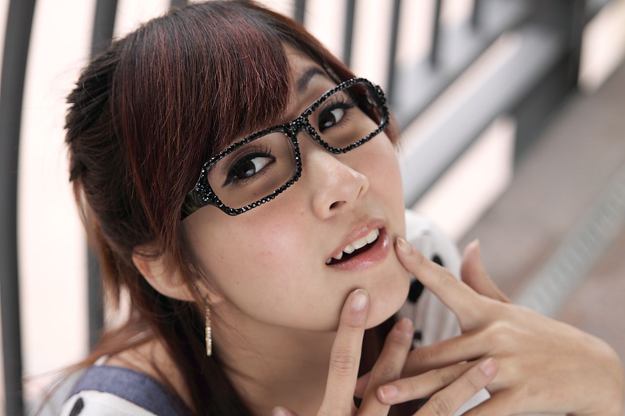 台湾清纯美女Angel《黑丝街拍图片》写真合集