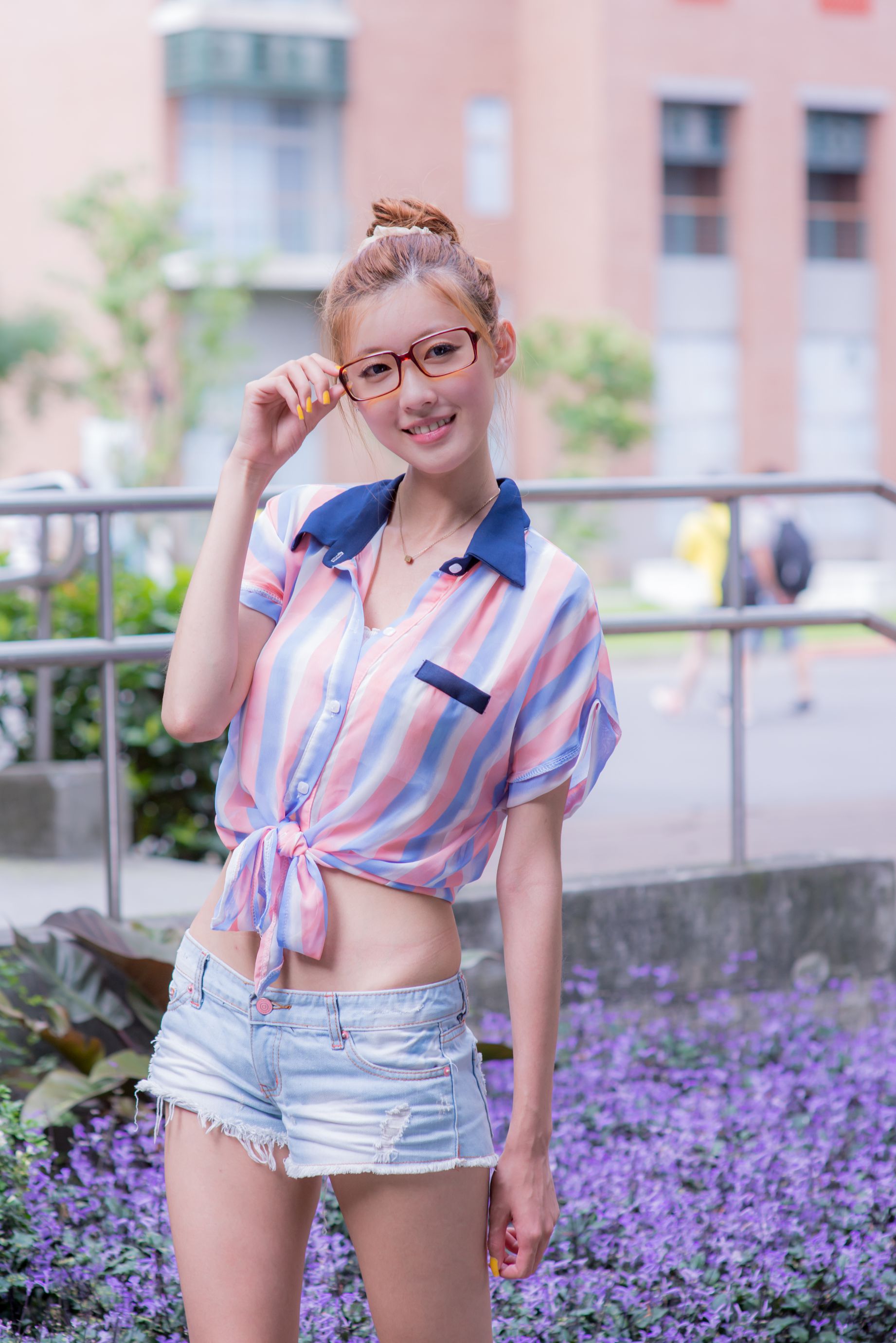 Kila晶晶/廖挺伶《小清新热裤美腿街拍》
