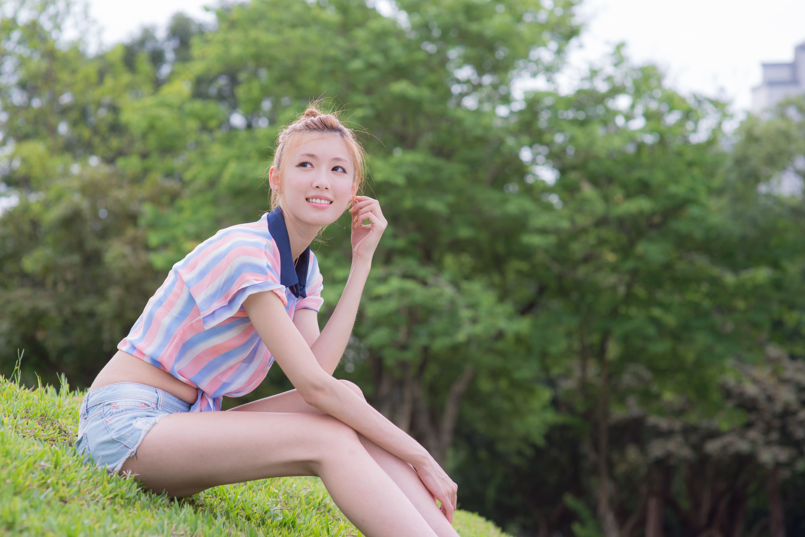Kila晶晶/廖挺伶《小清新热裤美腿街拍》
