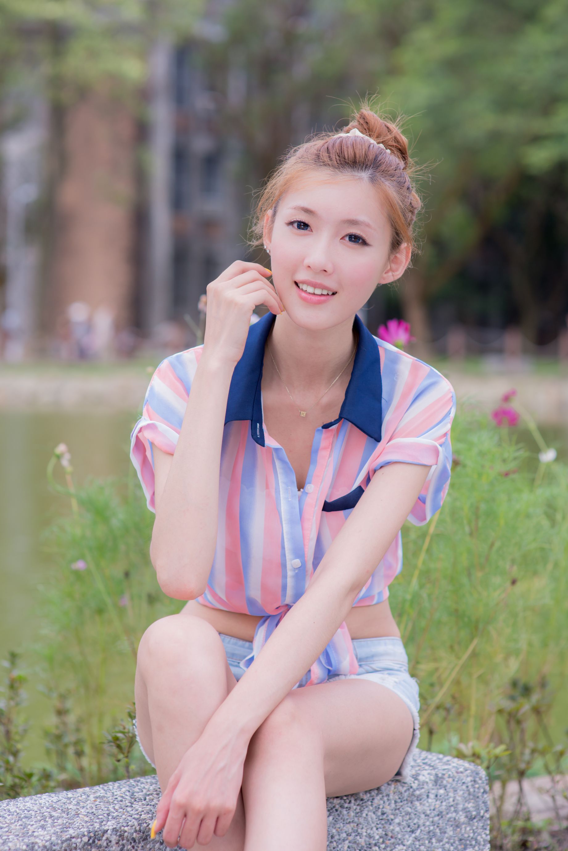 Kila晶晶/廖挺伶《小清新热裤美腿街拍》