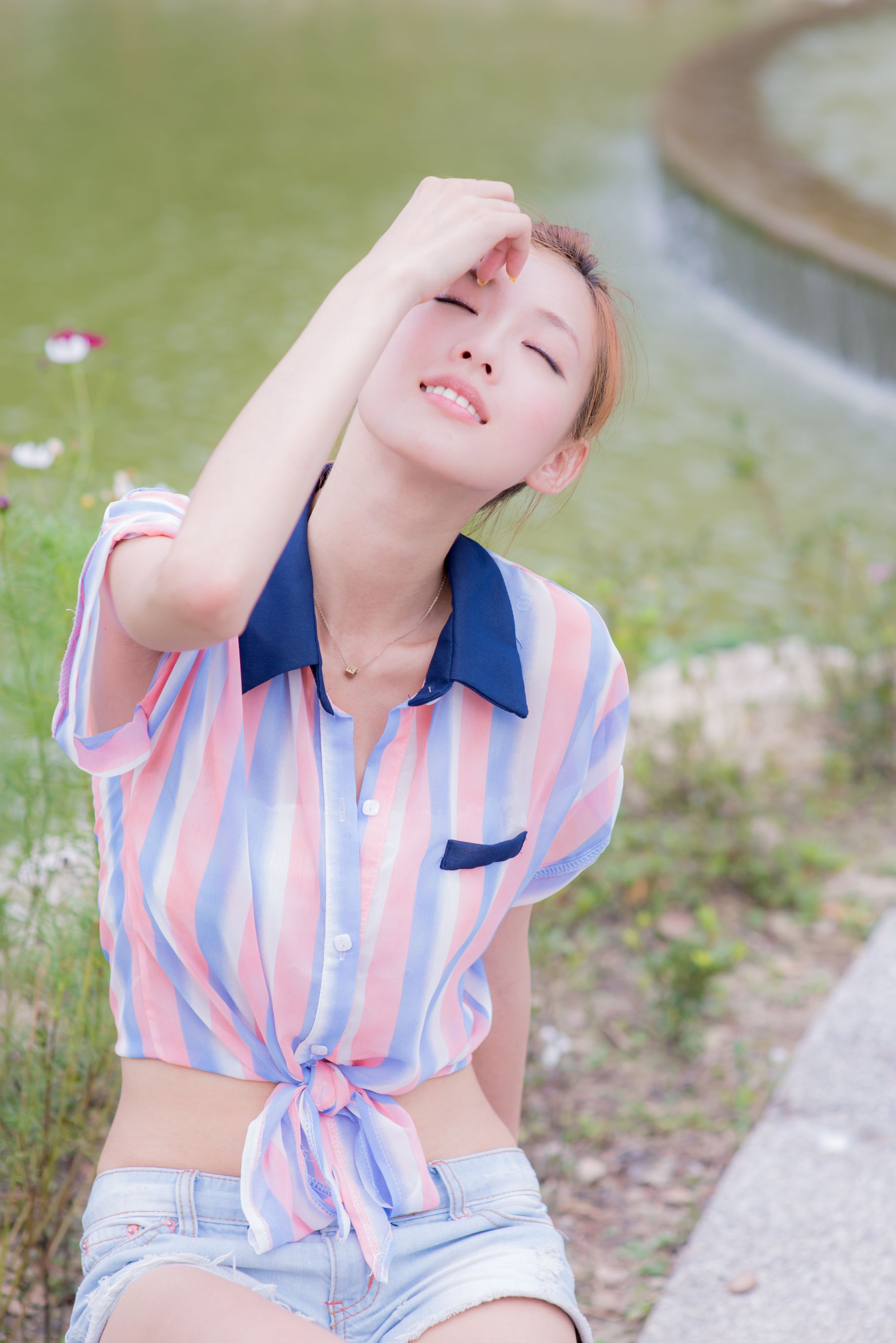 Kila晶晶/廖挺伶《小清新热裤美腿街拍》