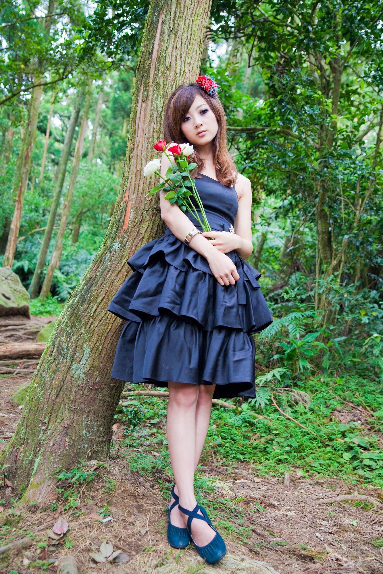 Mikako/张凯洁《白色圓舞曲x黑色執念》陽明山竹子湖外拍