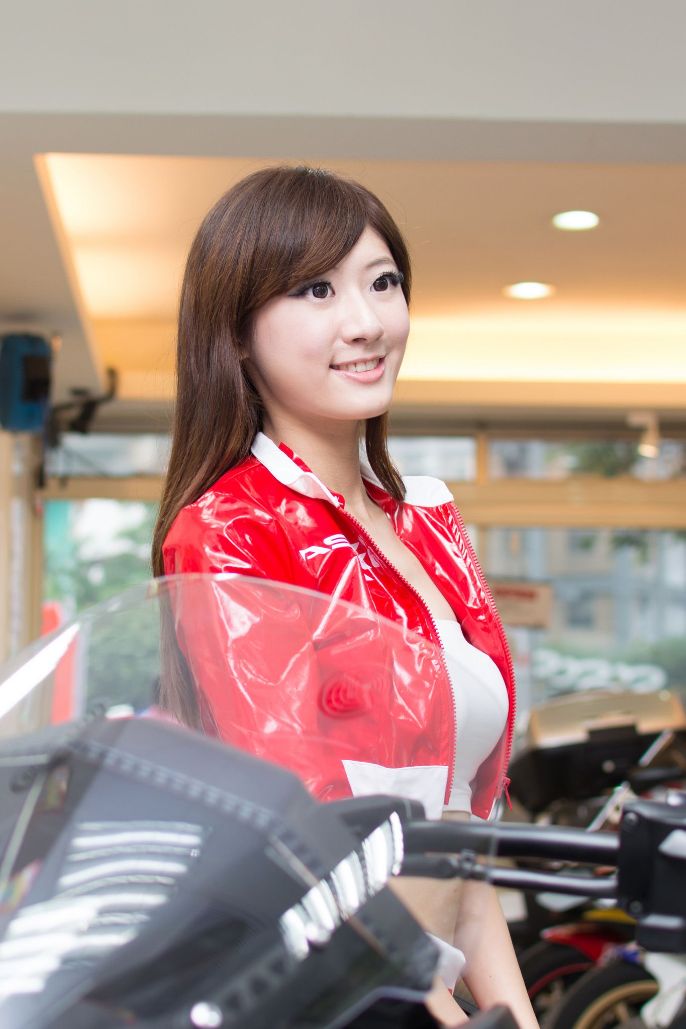 台湾美女Queena林茉晶《制服诱惑》写真图片合集