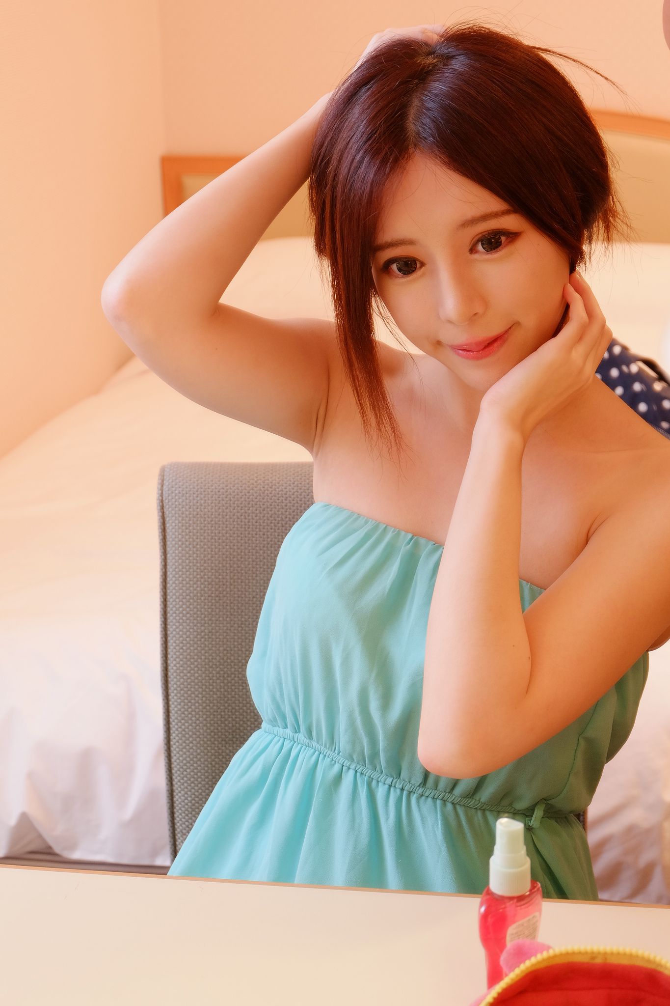 台湾正妹张齐郡JULIE《化妆镜旁的女神》