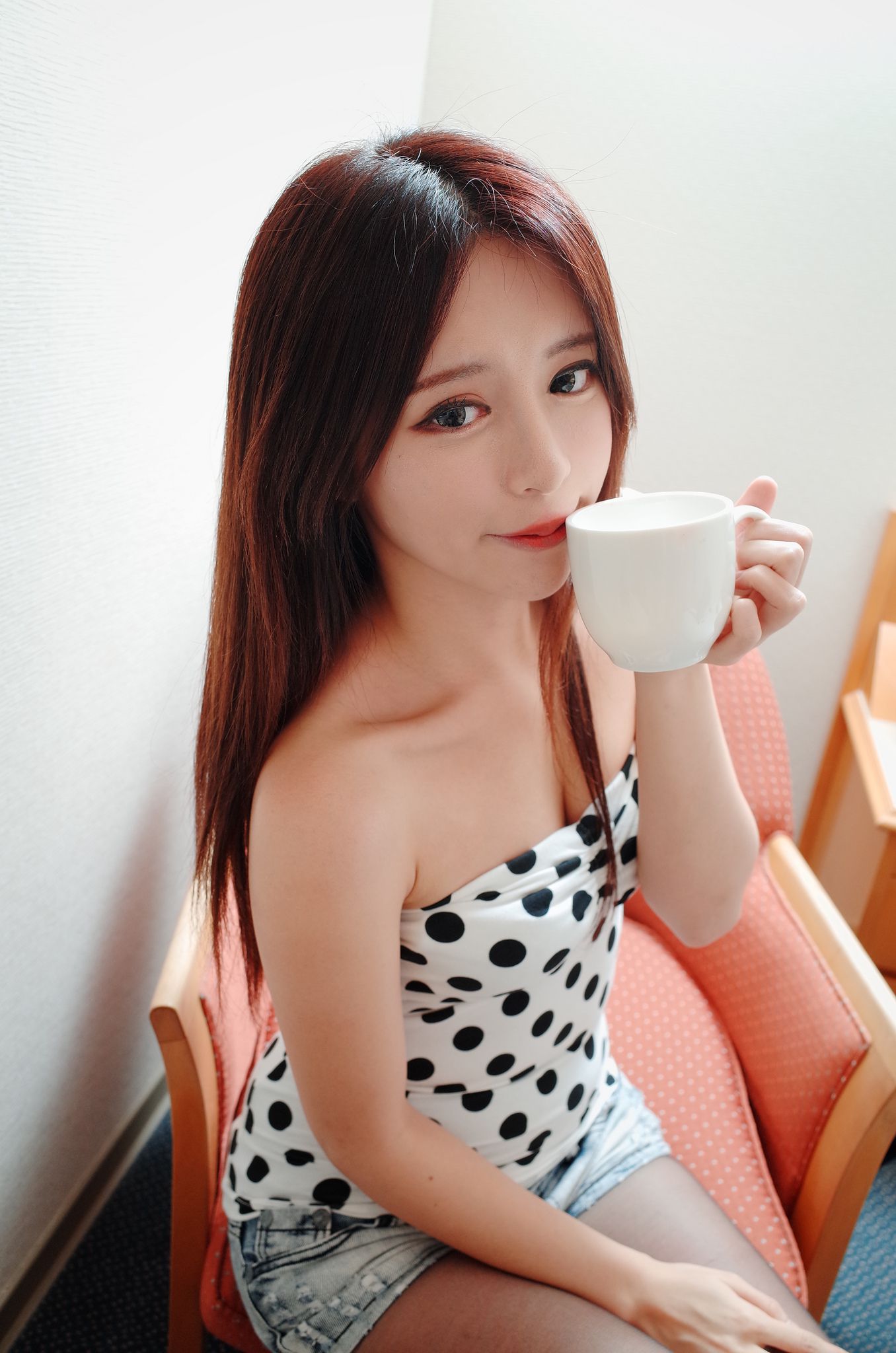 台湾正妹张齐郡JULIE《化妆镜旁的女神》