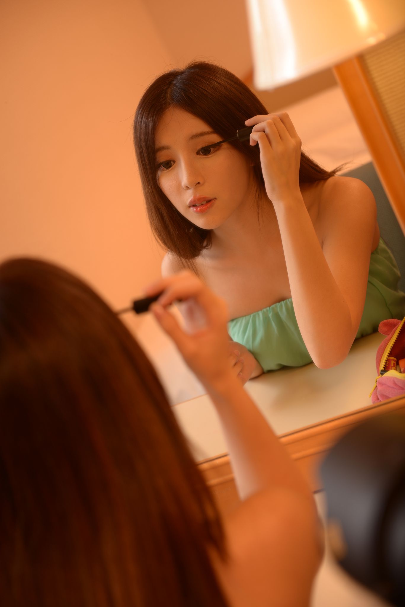 台湾正妹张齐郡JULIE《化妆镜旁的女神》