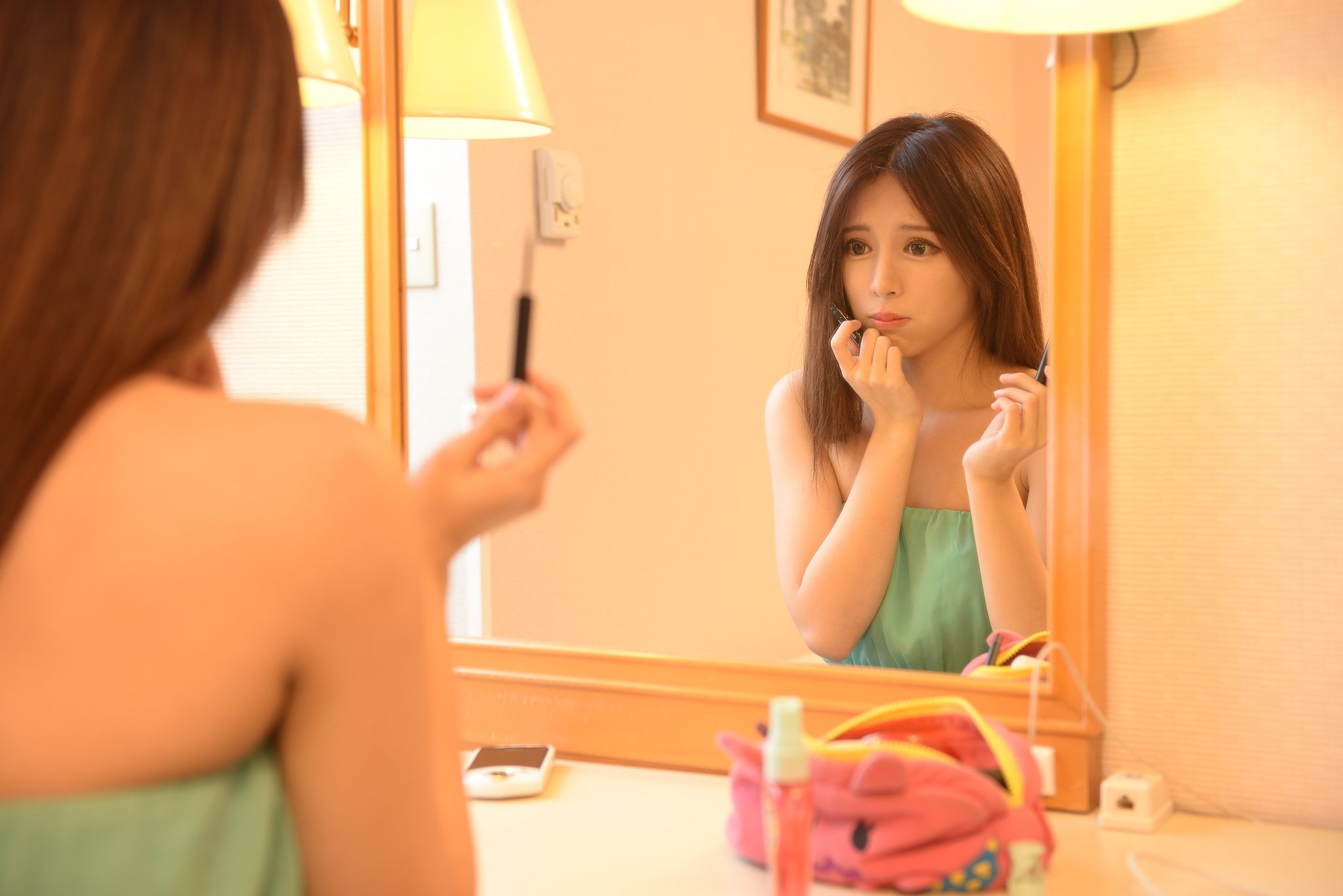 台湾正妹张齐郡JULIE《化妆镜旁的女神》