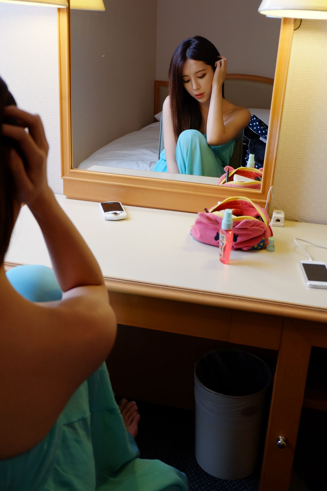 台湾正妹张齐郡JULIE《化妆镜旁的女神》