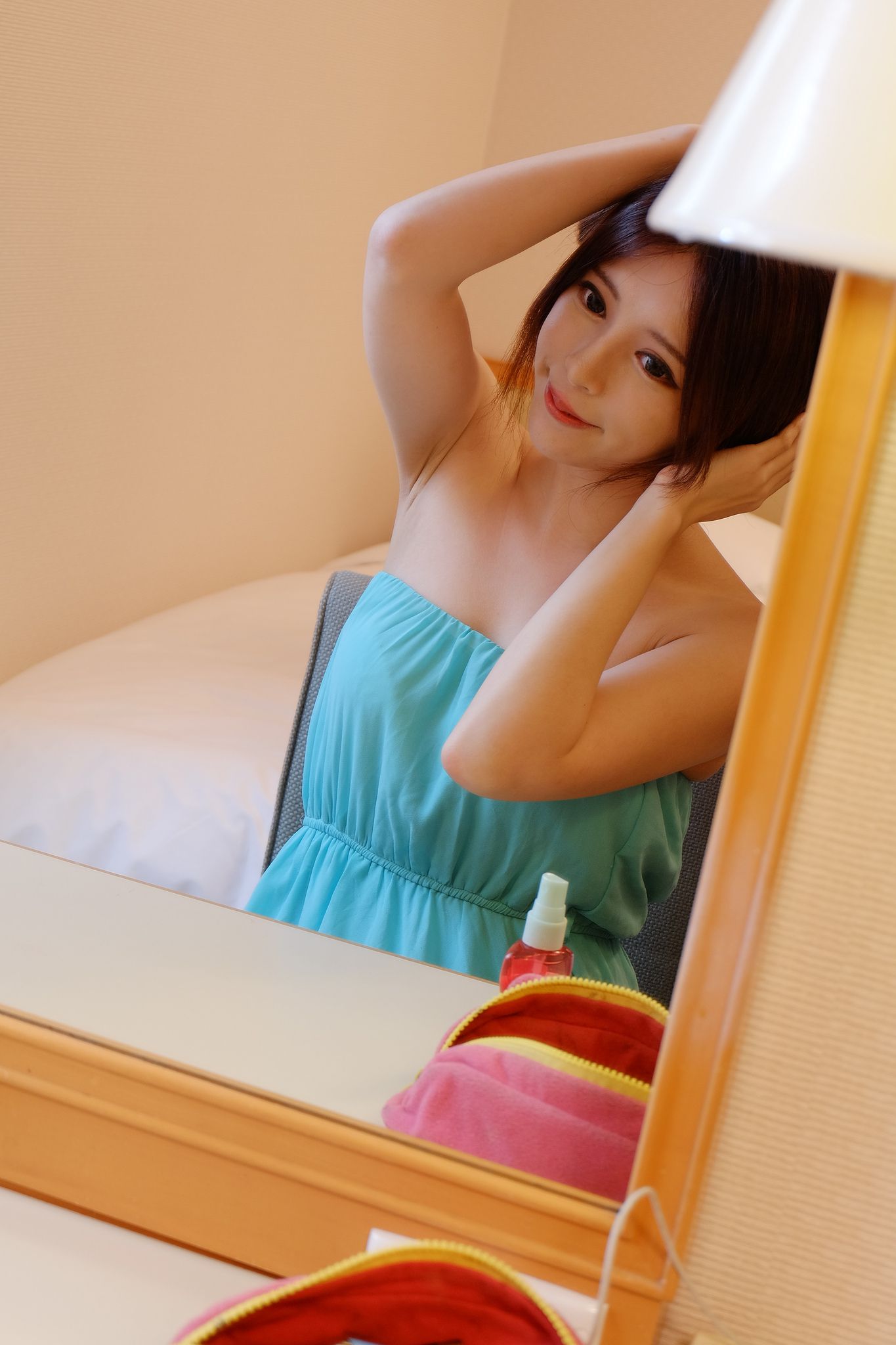 台湾正妹张齐郡JULIE《化妆镜旁的女神》
