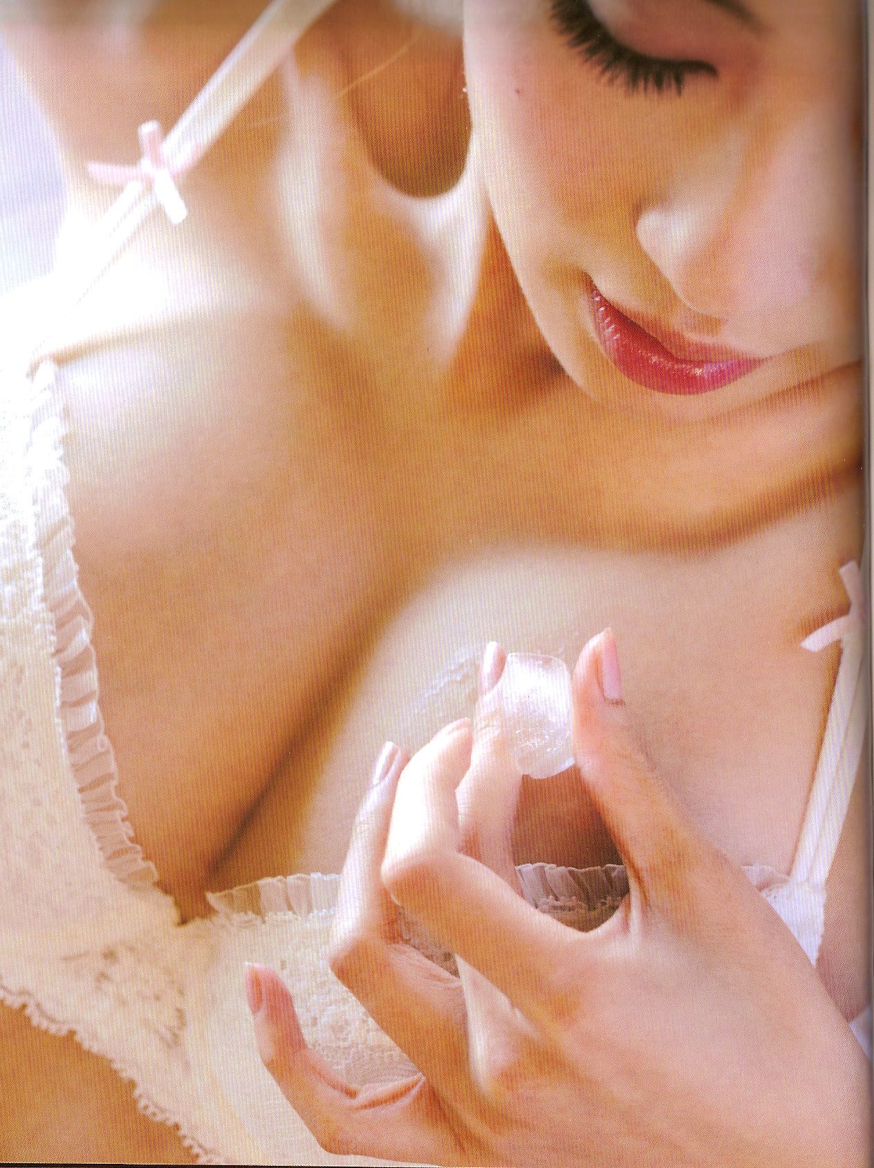 Carol楊焉《Huge》 [Photo Book]