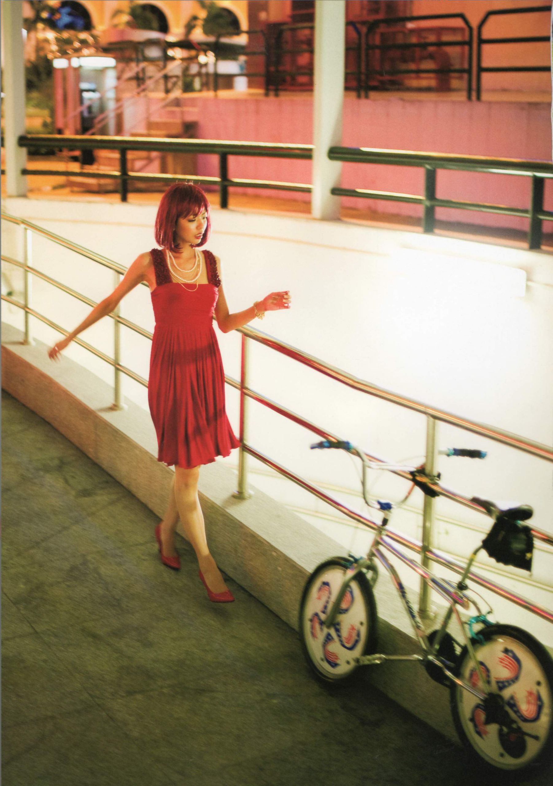 宮地真緒 《Decada》 [PhotoBook]