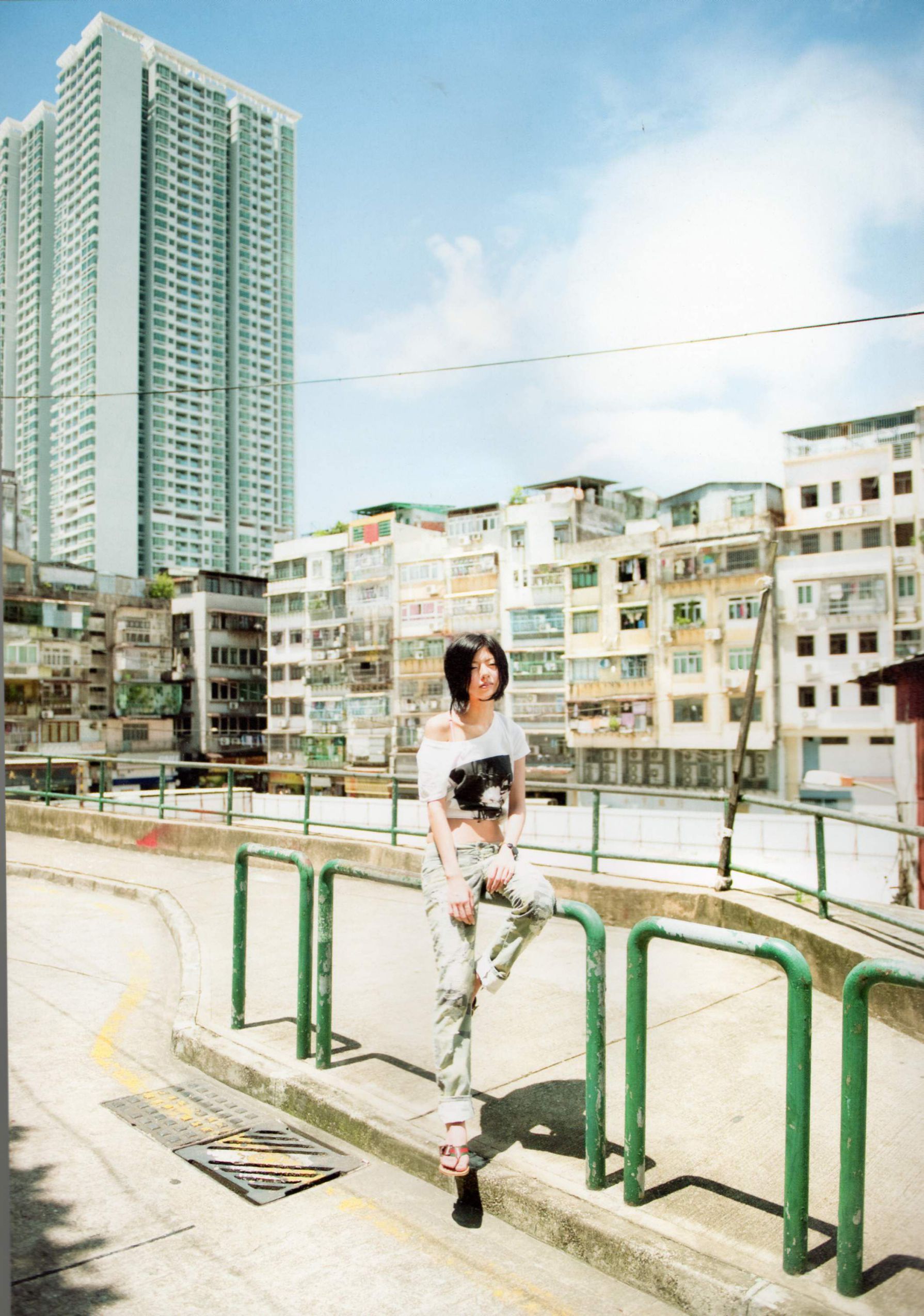 宮地真緒 《Decada》 [PhotoBook]