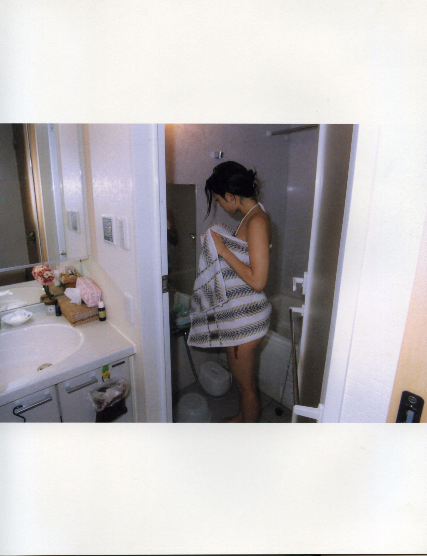岩佐真悠子《イキズカイ》 [PhotoBook]
