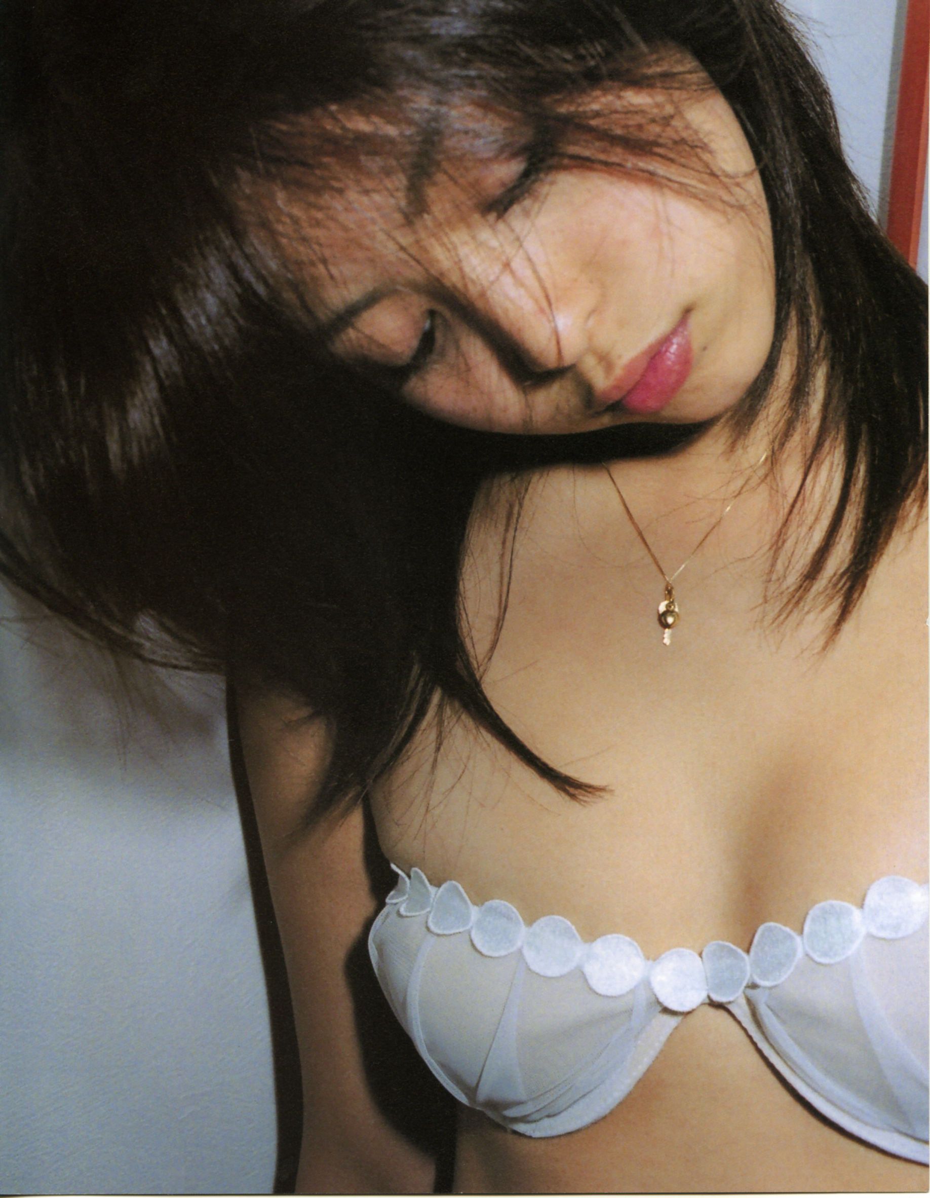 岩佐真悠子《イキズカイ》 [PhotoBook]